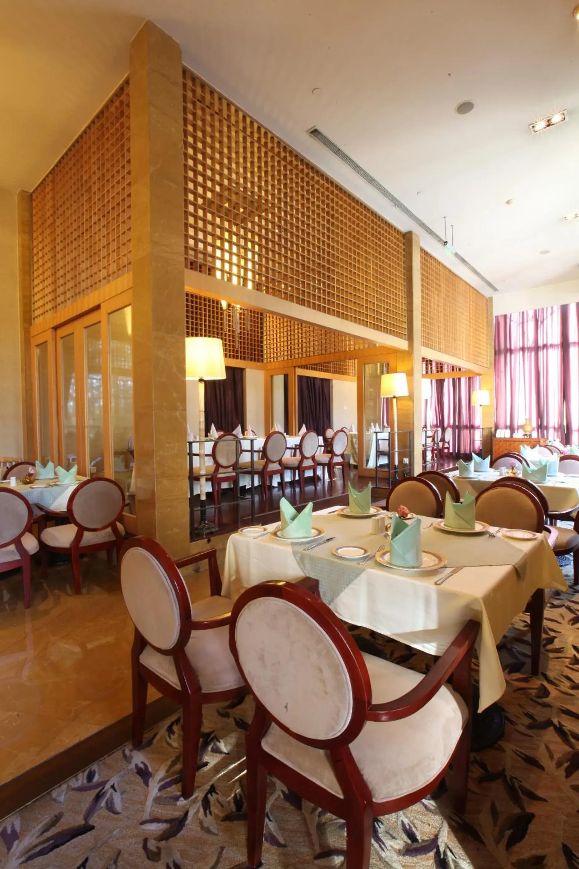 Restaurant/Places to Eat in Zhongwei Green Lake Hotel Kunming