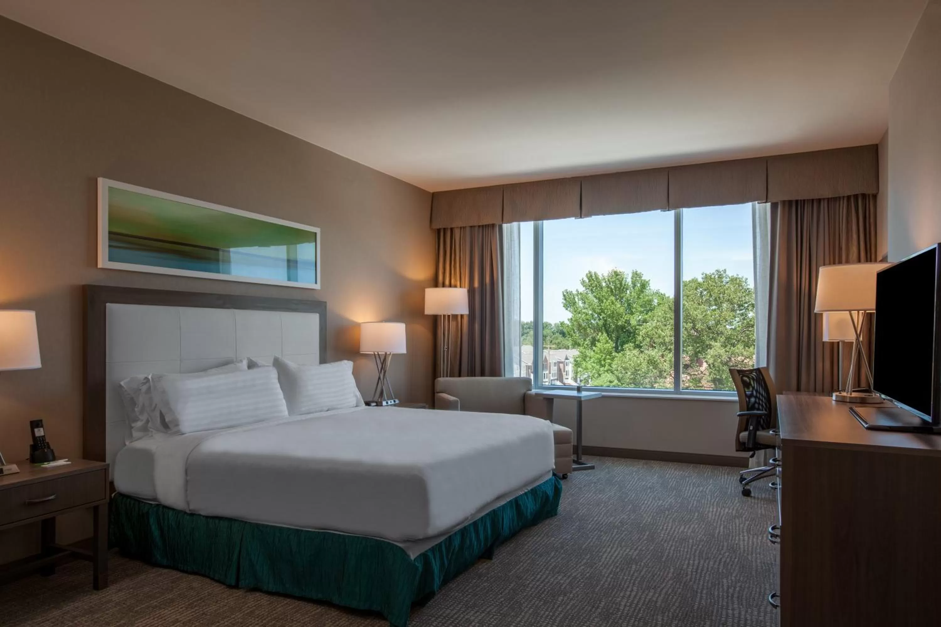 Photo of the whole room, Bed in Holiday Inn Cleveland Clinic by IHG