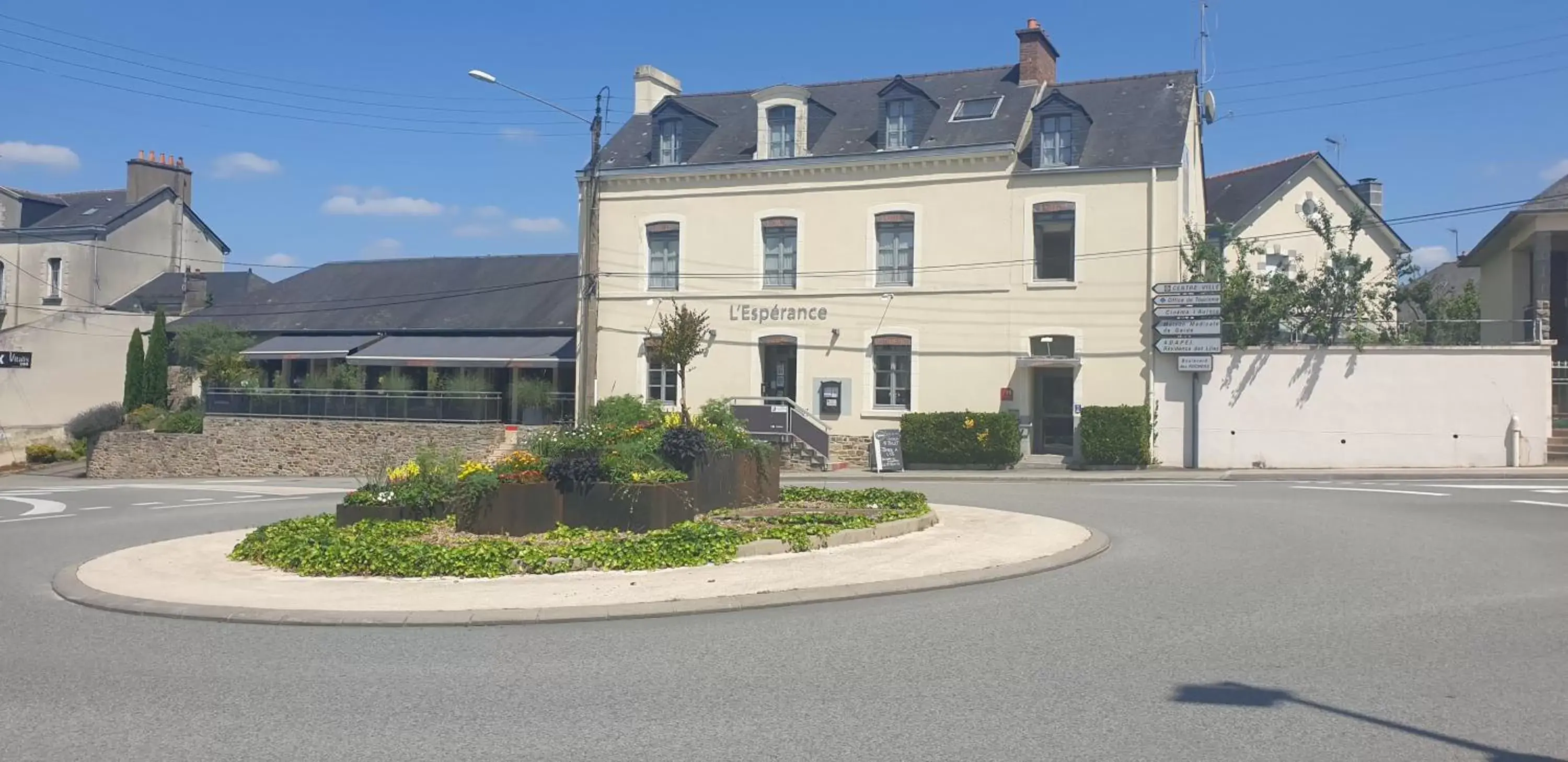 Property Building in Hôtel Restaurant L'Espérance