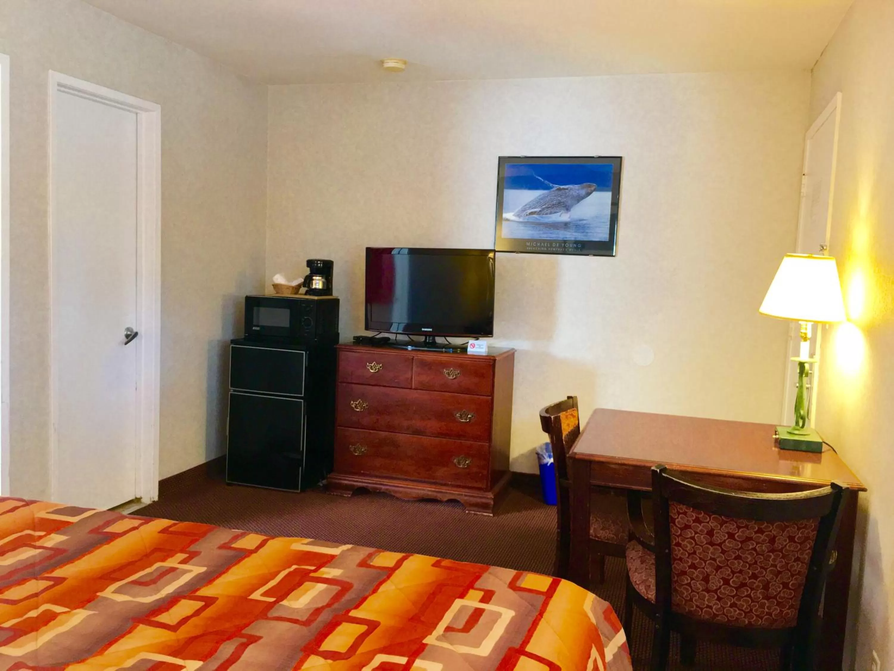 Decorative detail, Bed in Pelican Inn