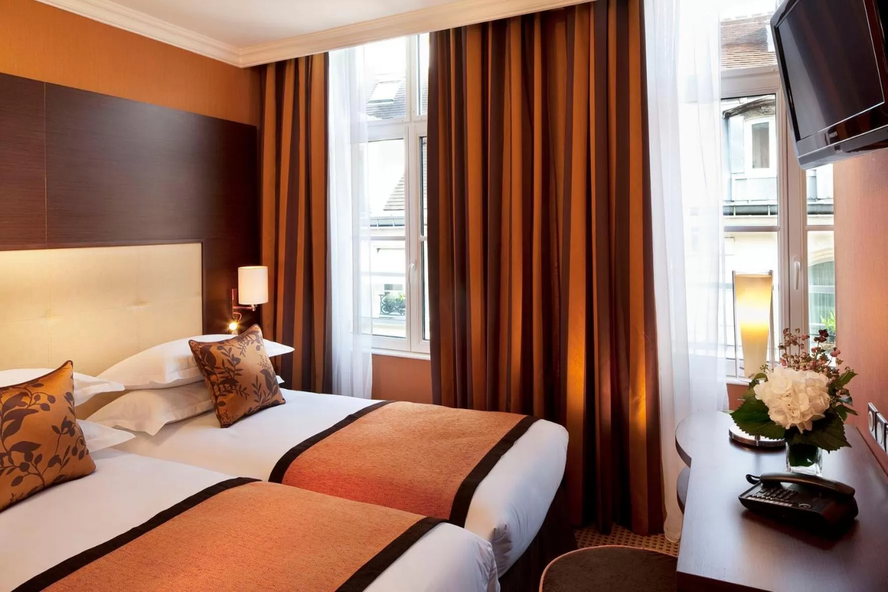 Bed in Hôtel 85 Saint Honore