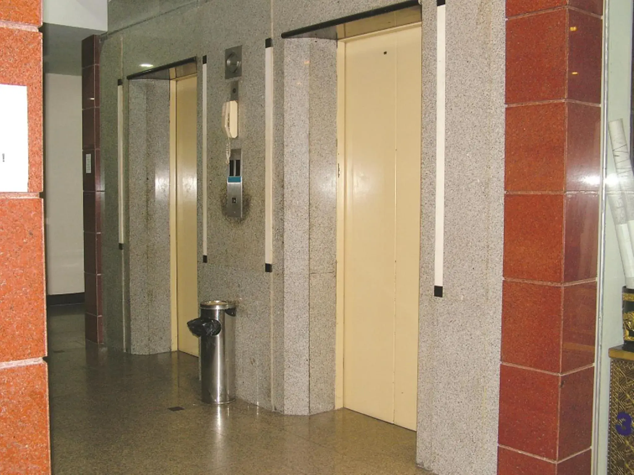Facade/entrance, Bathroom in Mall Suites Hotel
