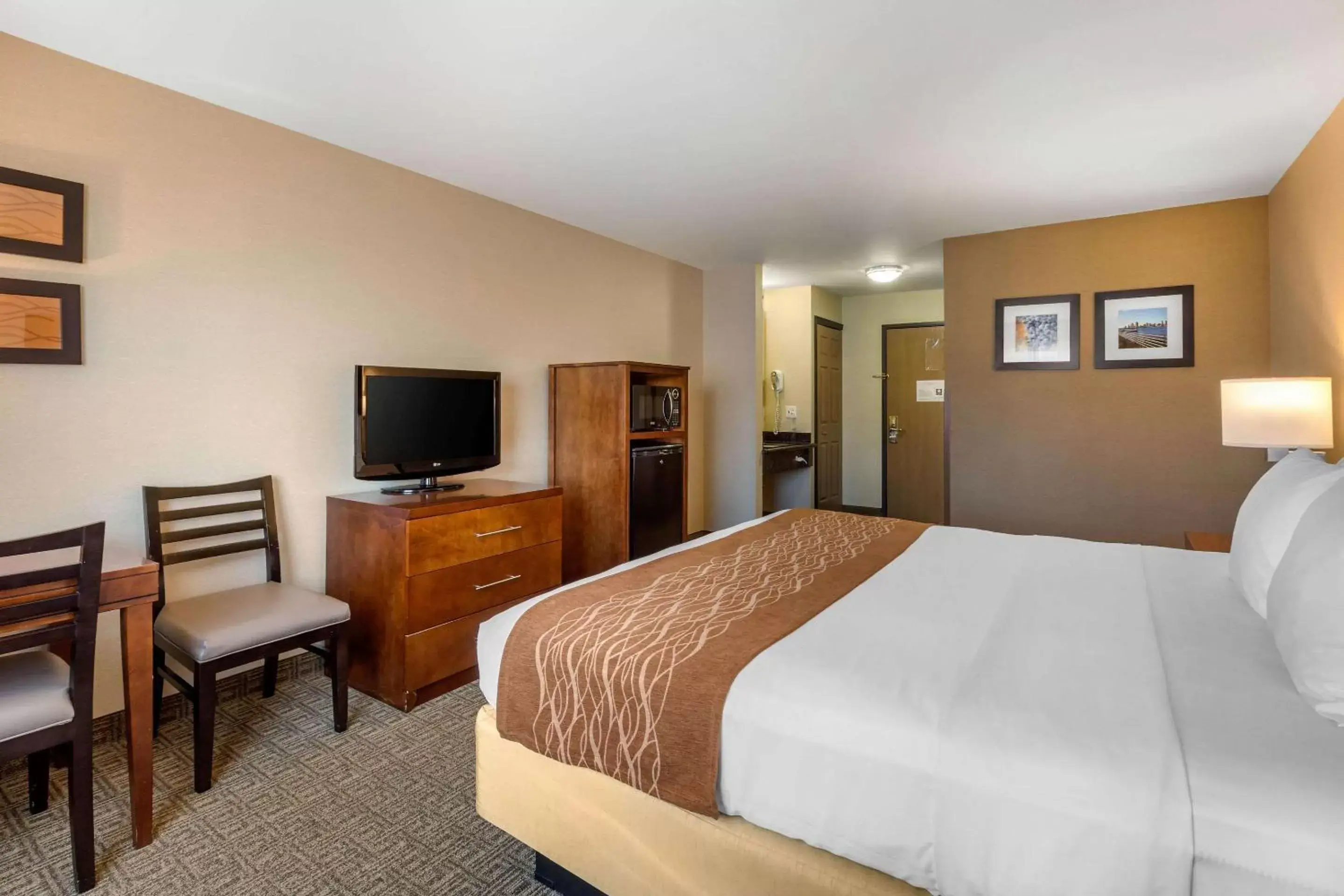 Photo of the whole room, TV/Entertainment Center in Comfort Inn & Suites Murrieta Temecula Wine Country