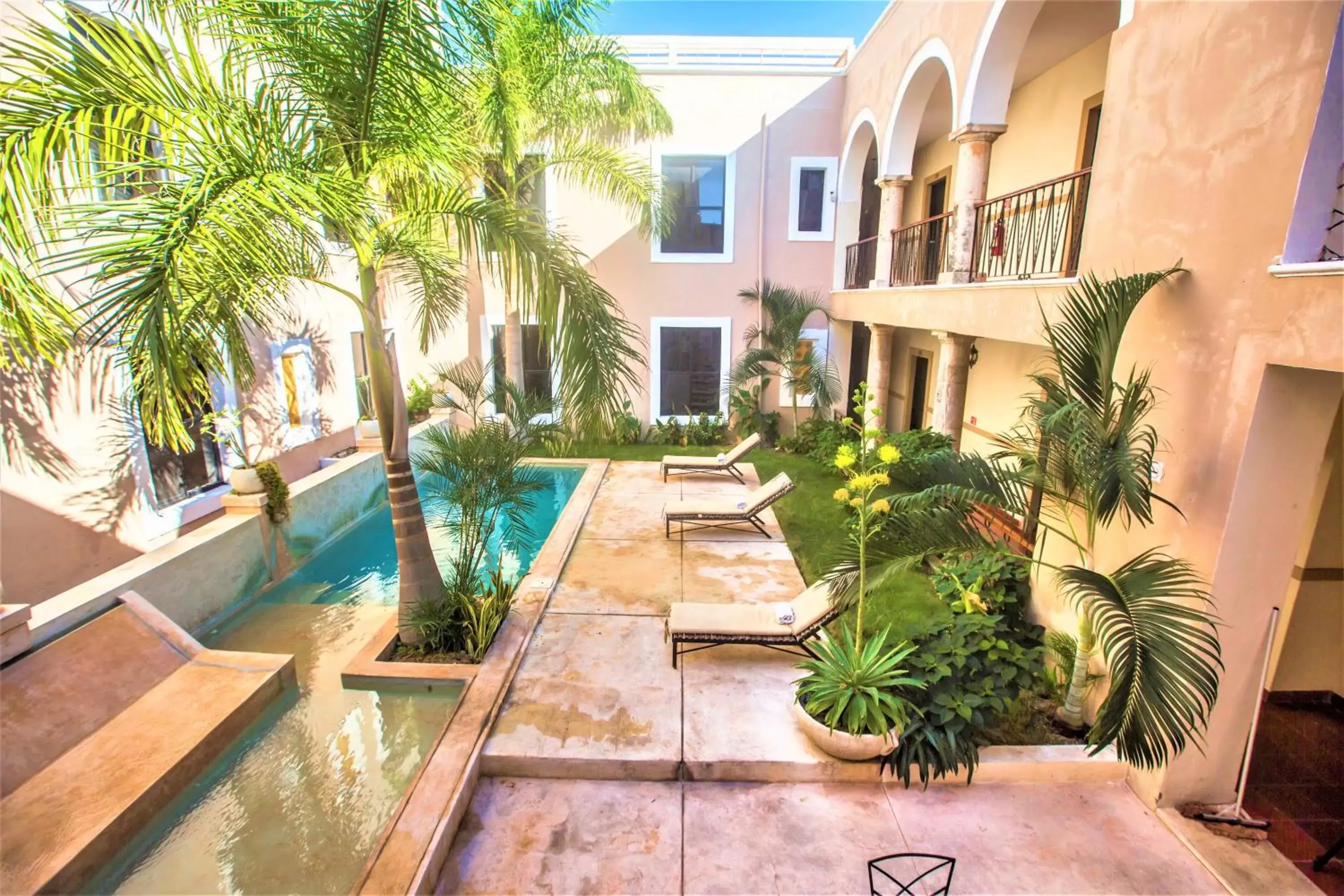 Swimming Pool in Hotel Merida