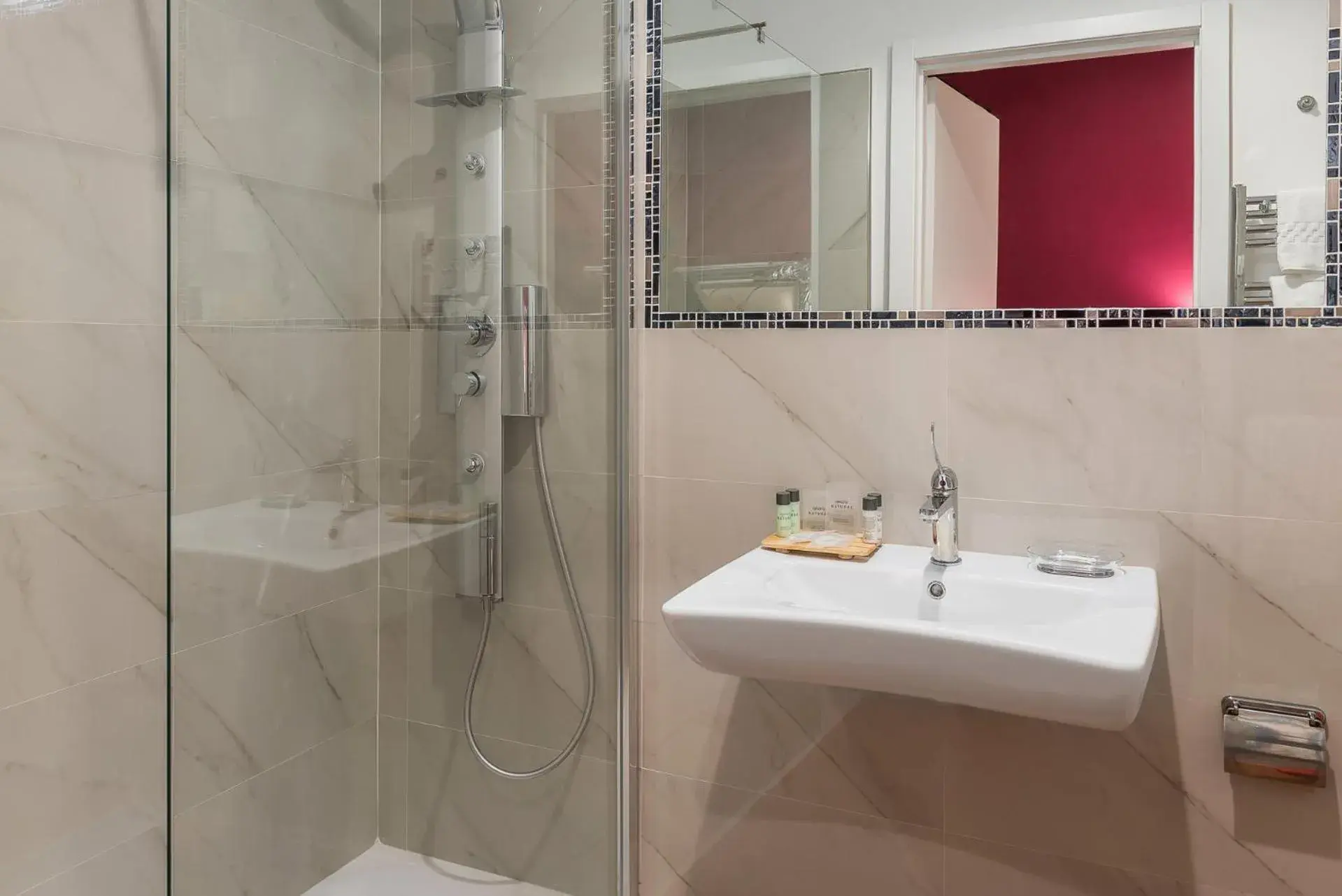 Shower, Bathroom in Residenza Conte di Cavour & Rooftop