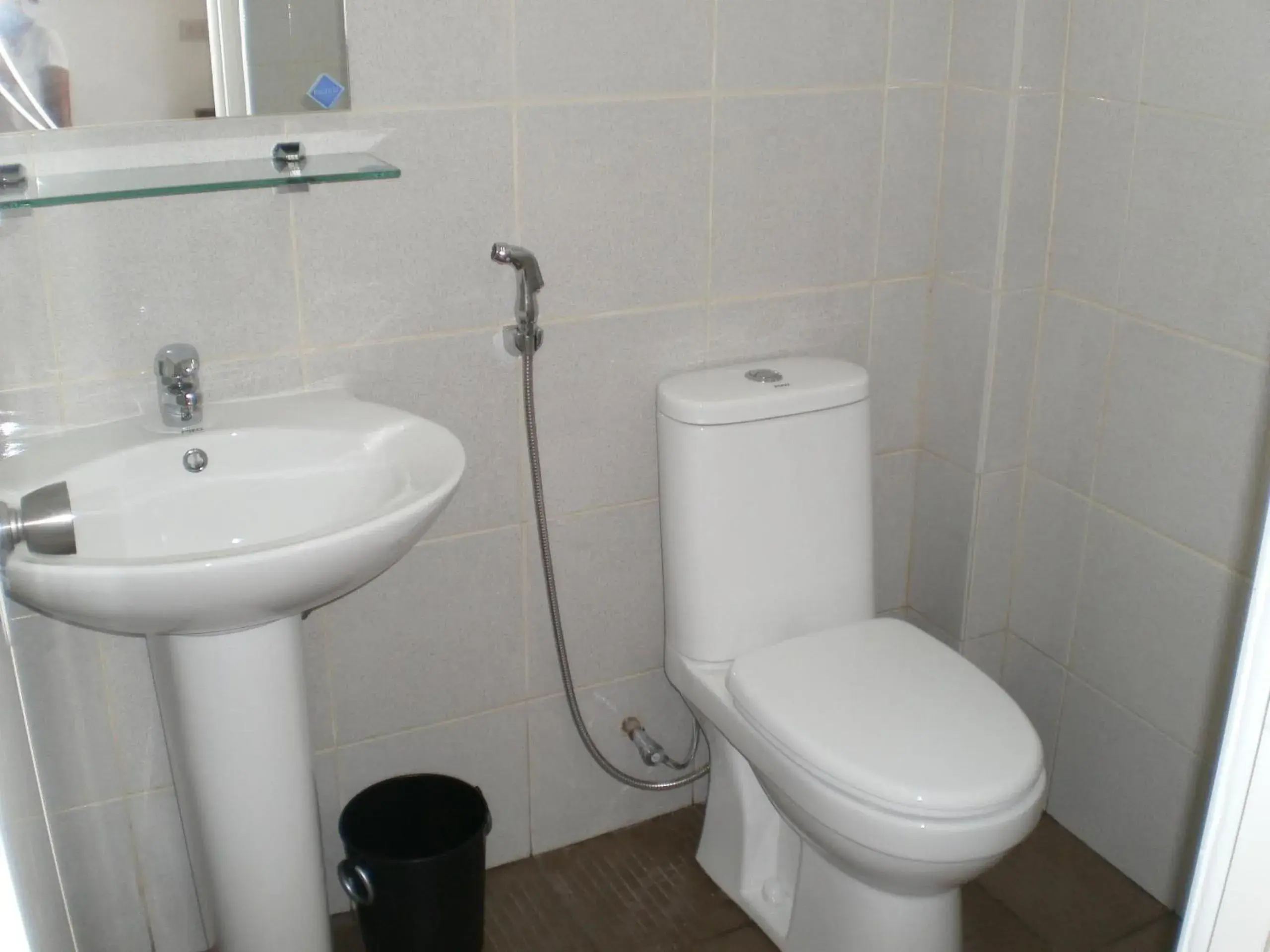 Bathroom in The Palines Apartment and Guesthouse