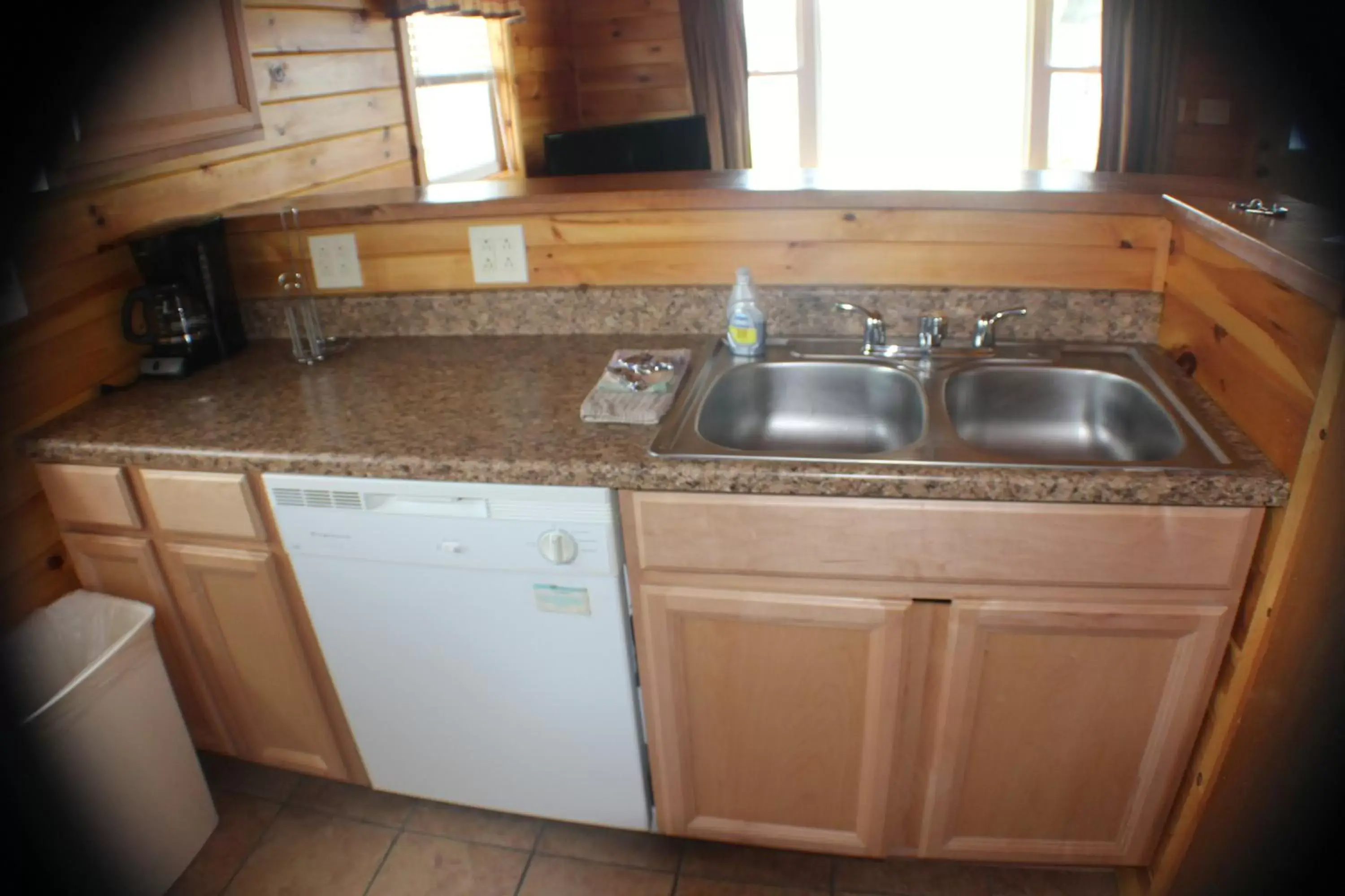 Coffee/tea facilities, Kitchen/Kitchenette in Blue Lagoon Resort