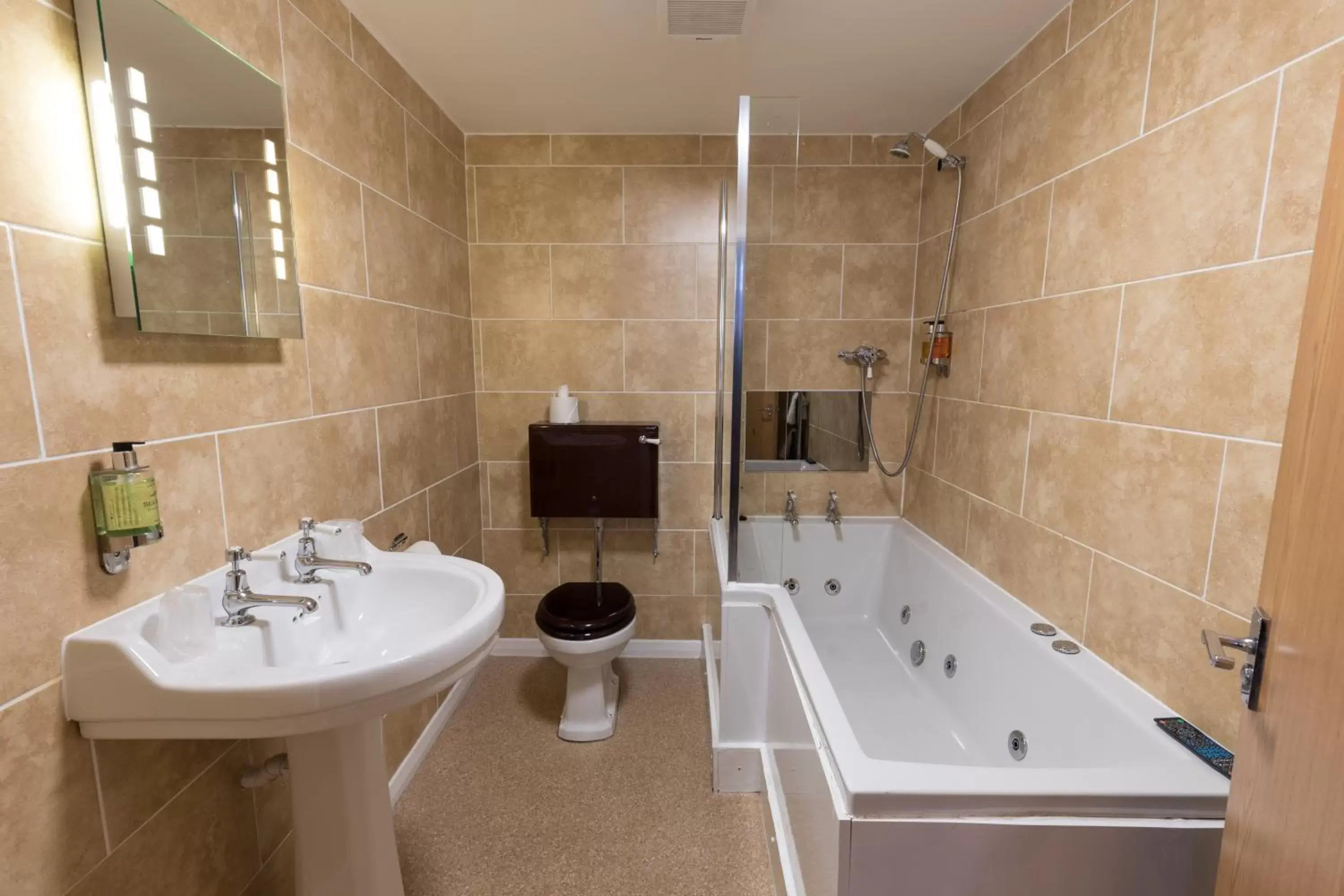 Bathroom in The Resolution Hotel