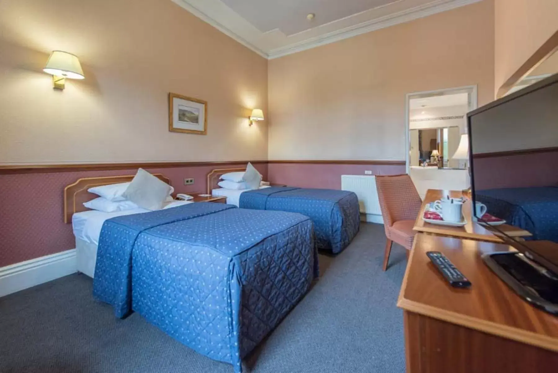 Classic Twin Room in Cairn Hotel Classic Twin Room in Cairn Hotel