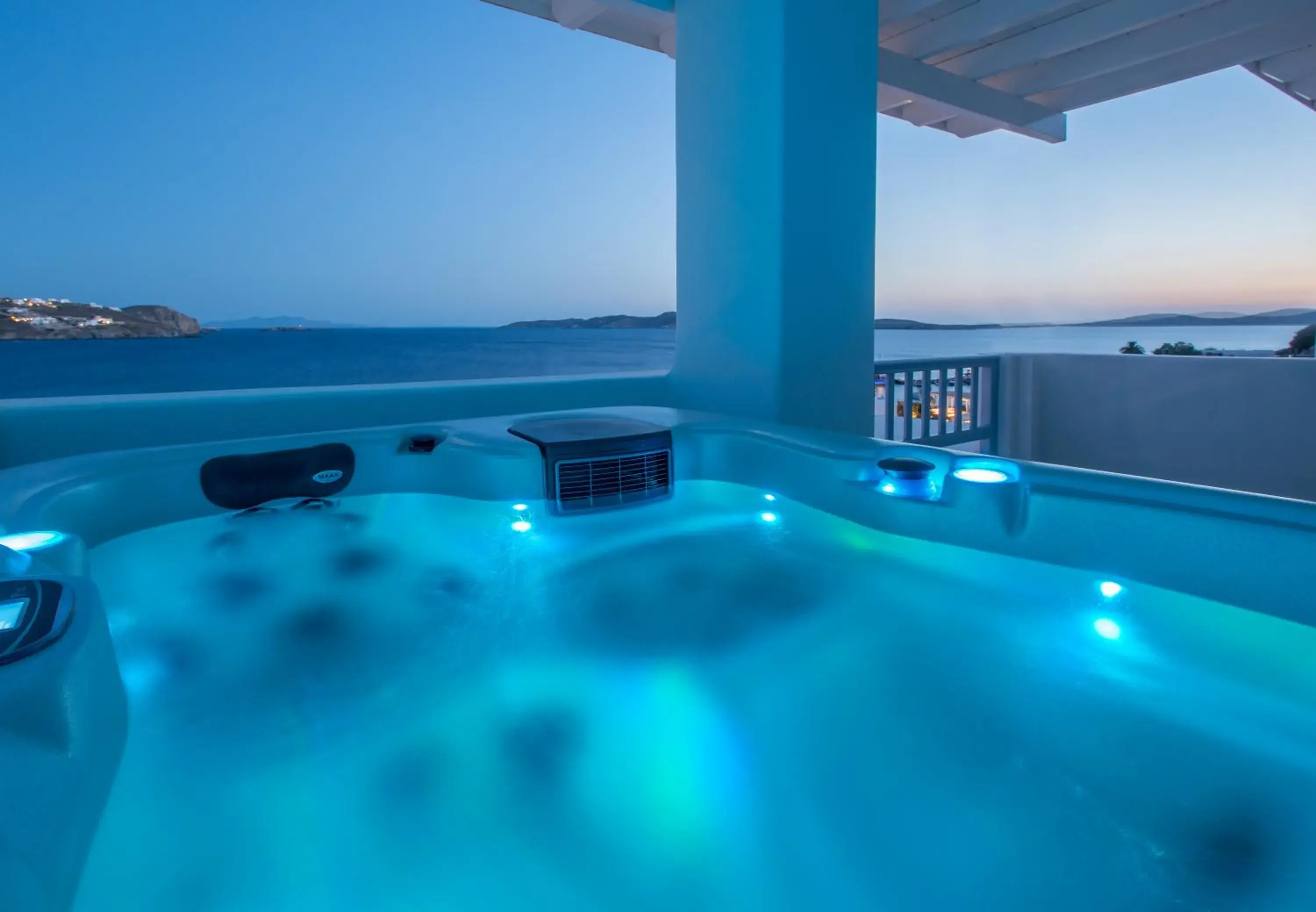 Hot Tub, Swimming Pool in DeLight