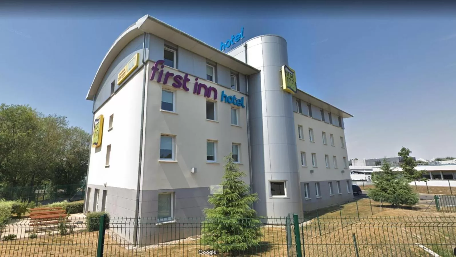 Property building in First Inn Hotel Paris Sud Les Ulis