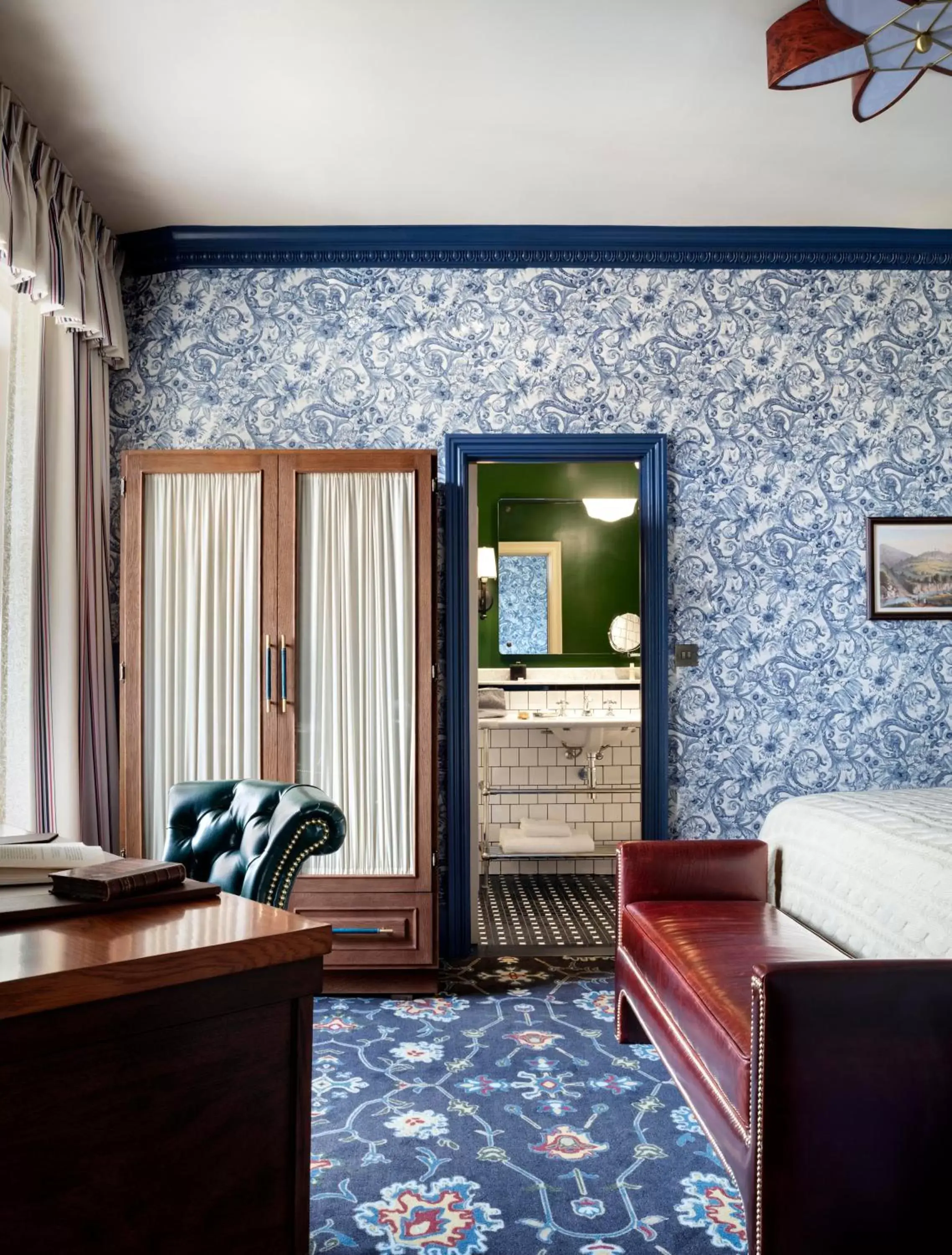 Bed, Seating Area in The Randolph Hotel, by Graduate Hotels