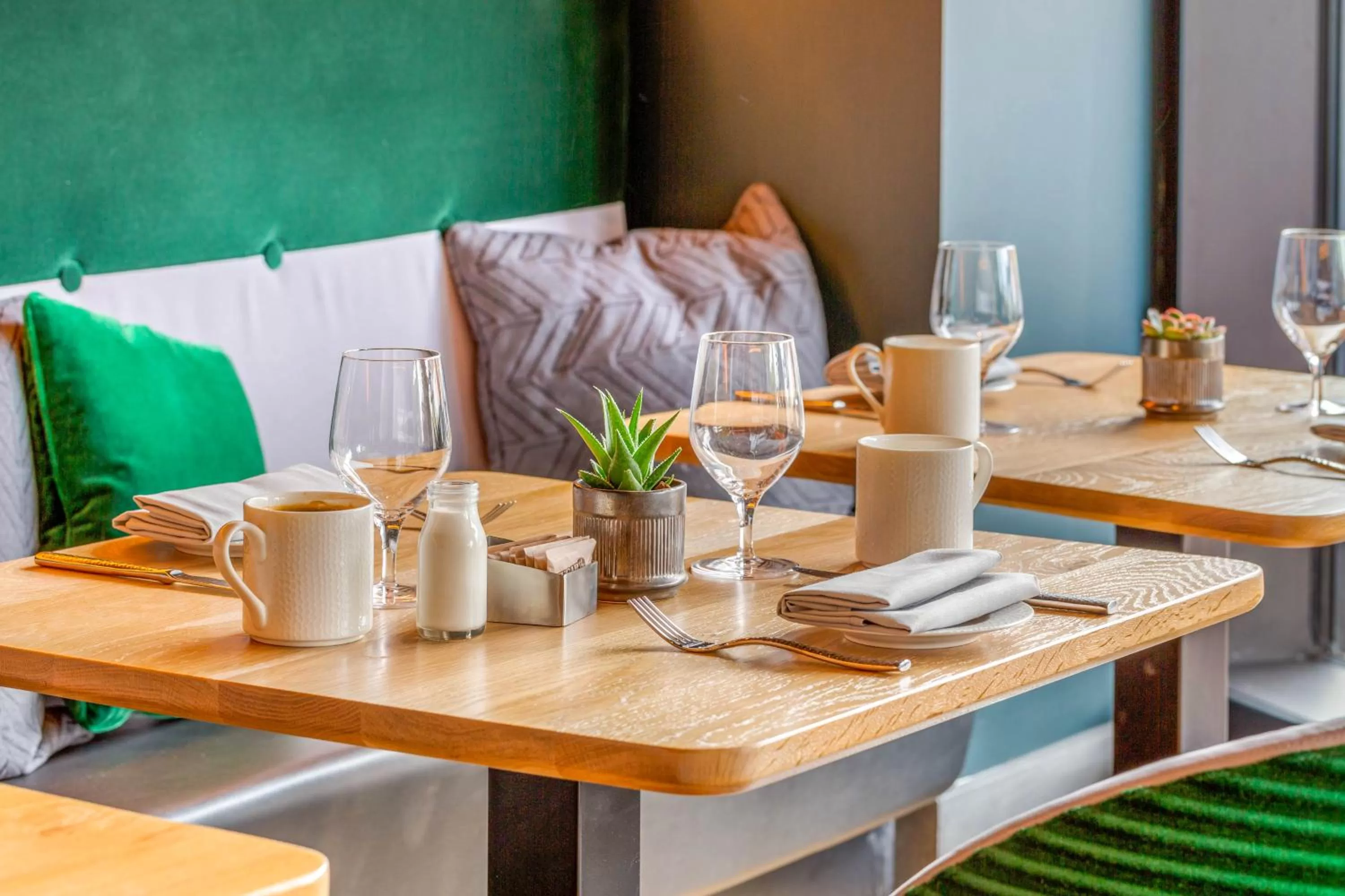 Restaurant/places to eat in Cambria Hotel Boston Downtown - Seaport