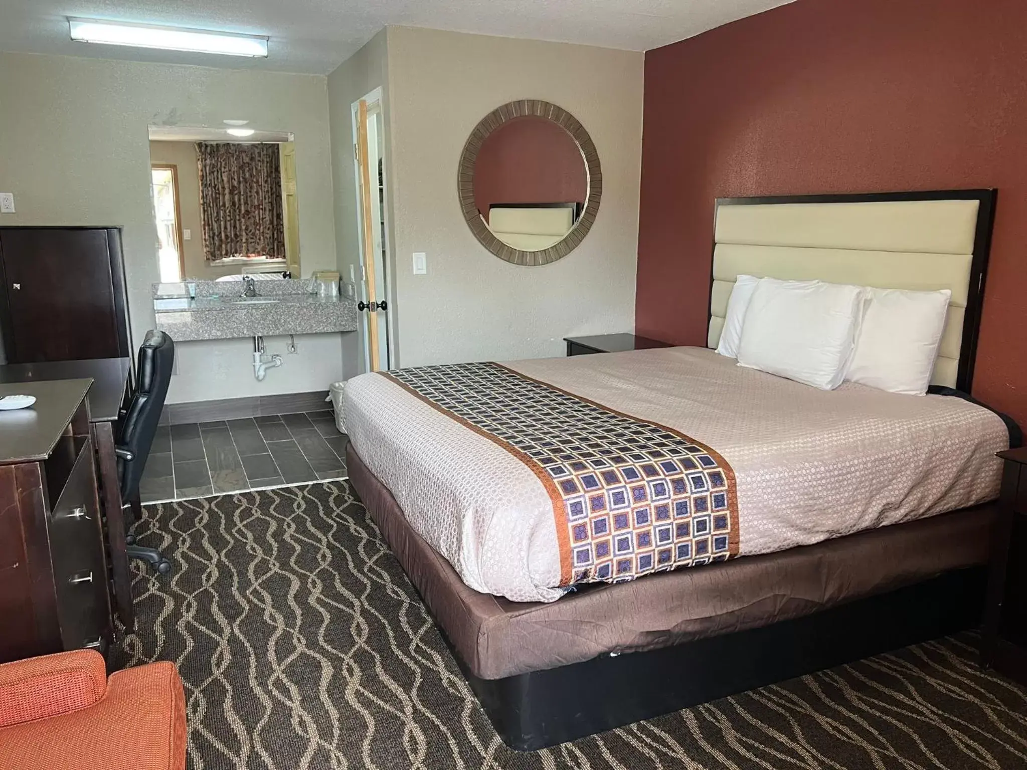 Bed in Westbridge Inn and Suite