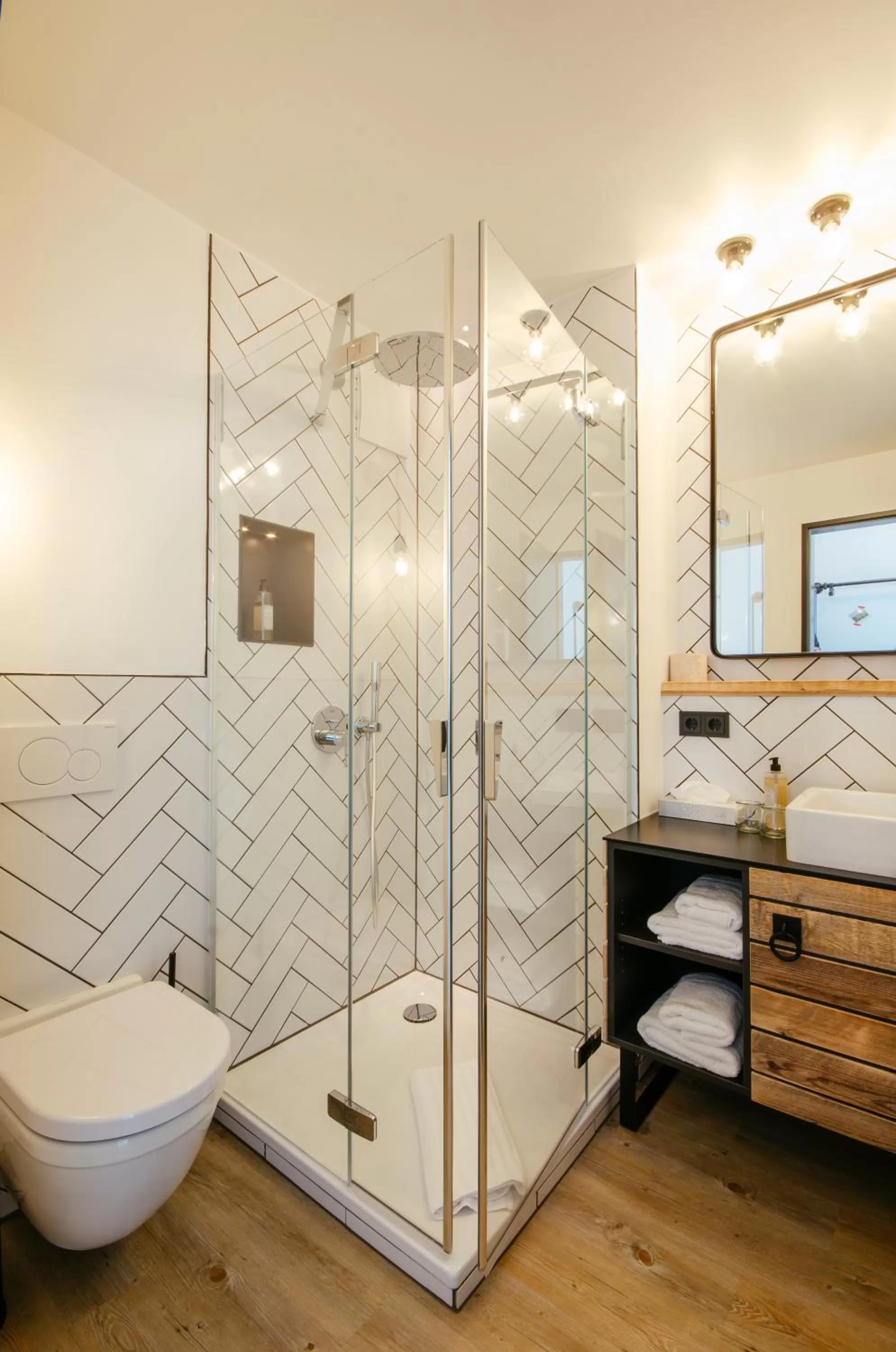 Shower in Hotel Landhafen