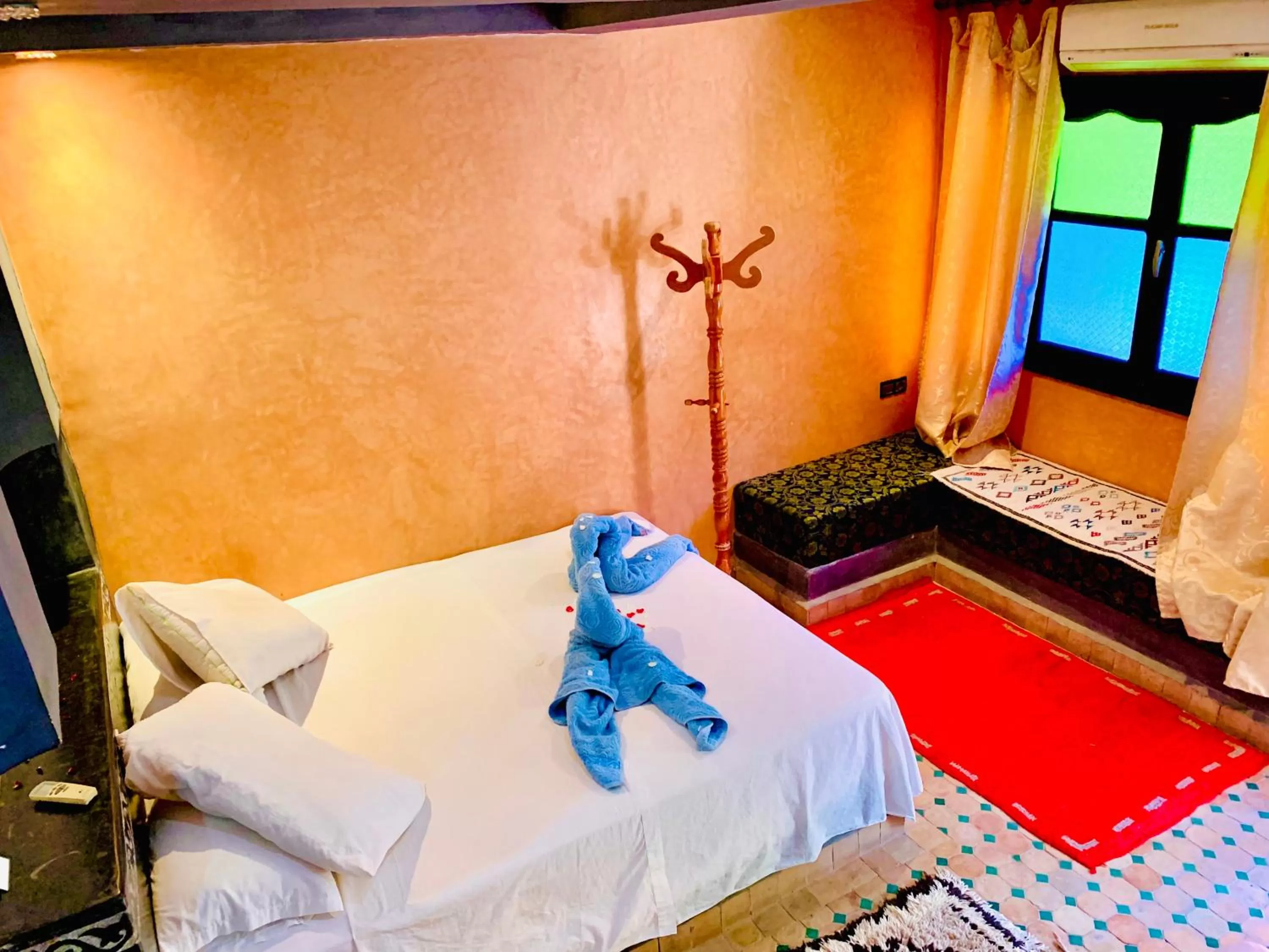 Bed in Hotel Restaurant La Kasbah