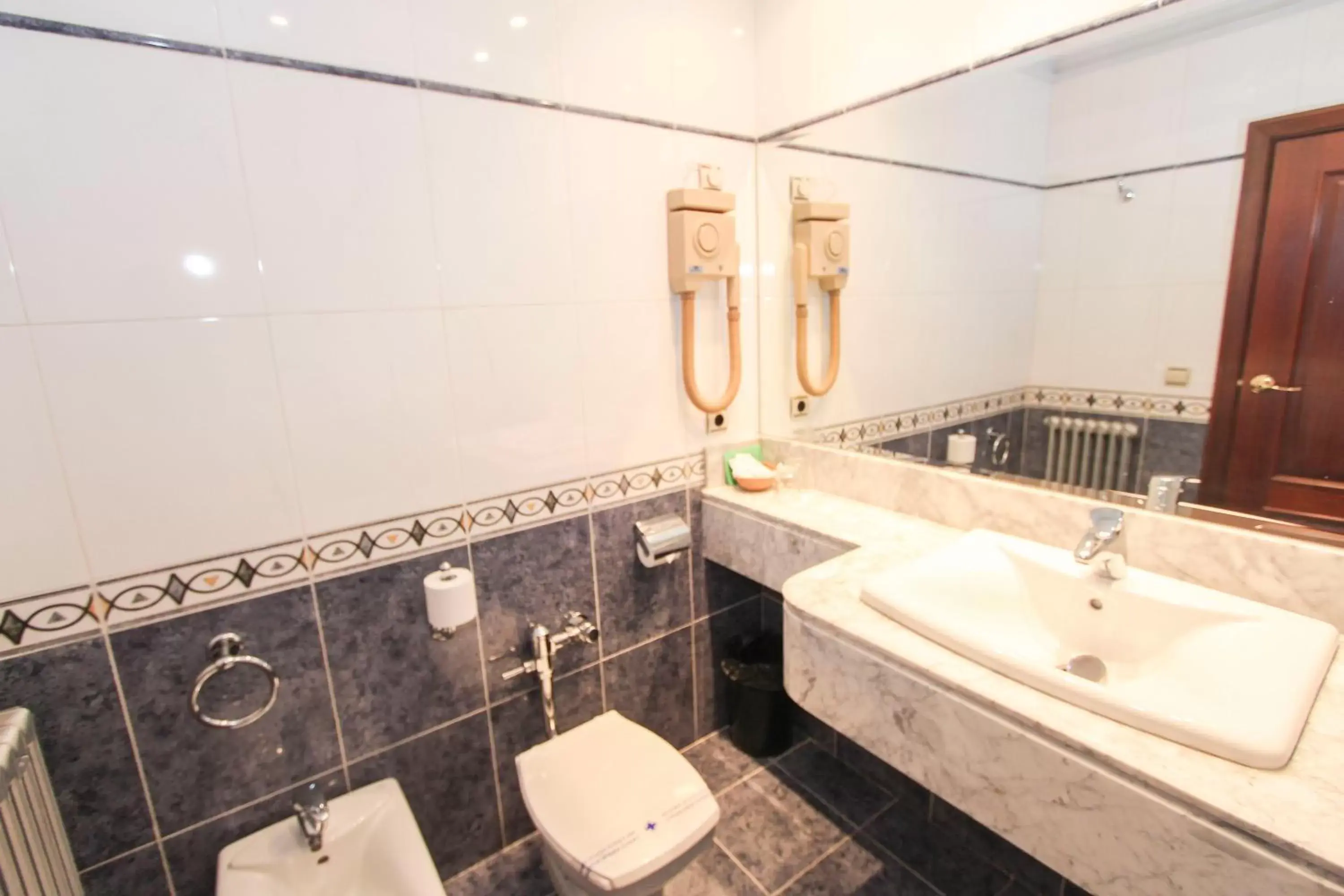 Bathroom in Hotel Castellano Centro