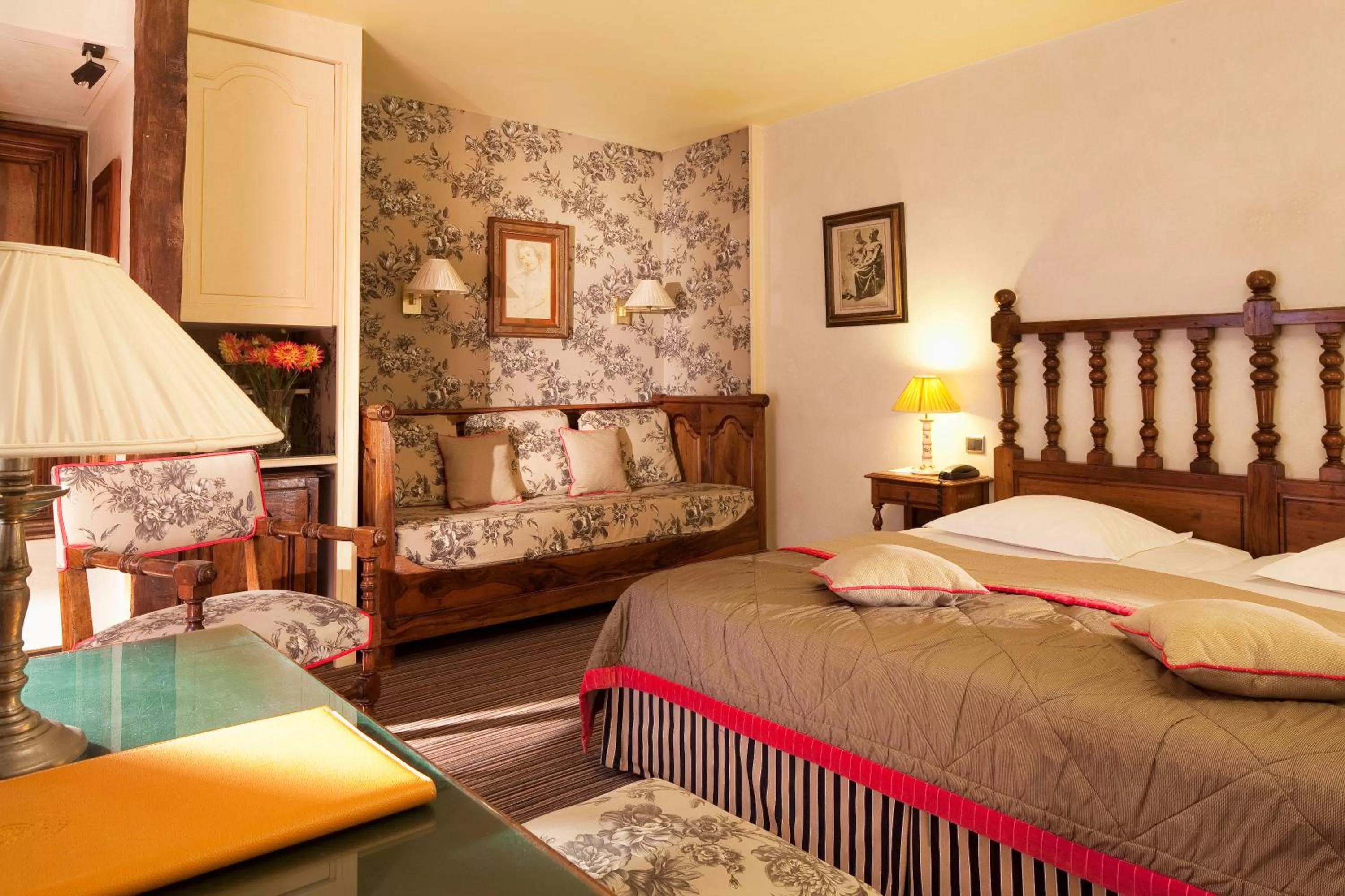 Bedroom, Bed in Hotel Left Bank Saint Germain