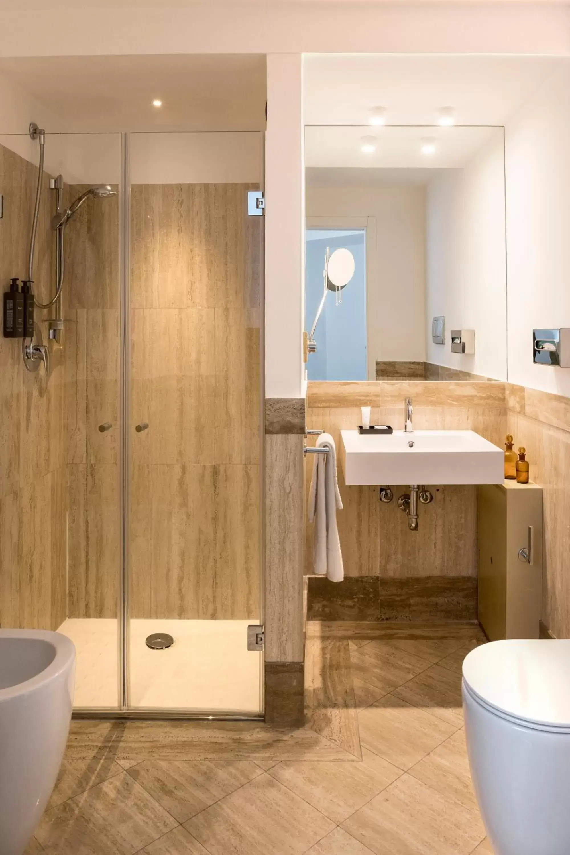 Bathroom in Hotel Plaza Opéra Bathroom in Hotel Plaza Opéra