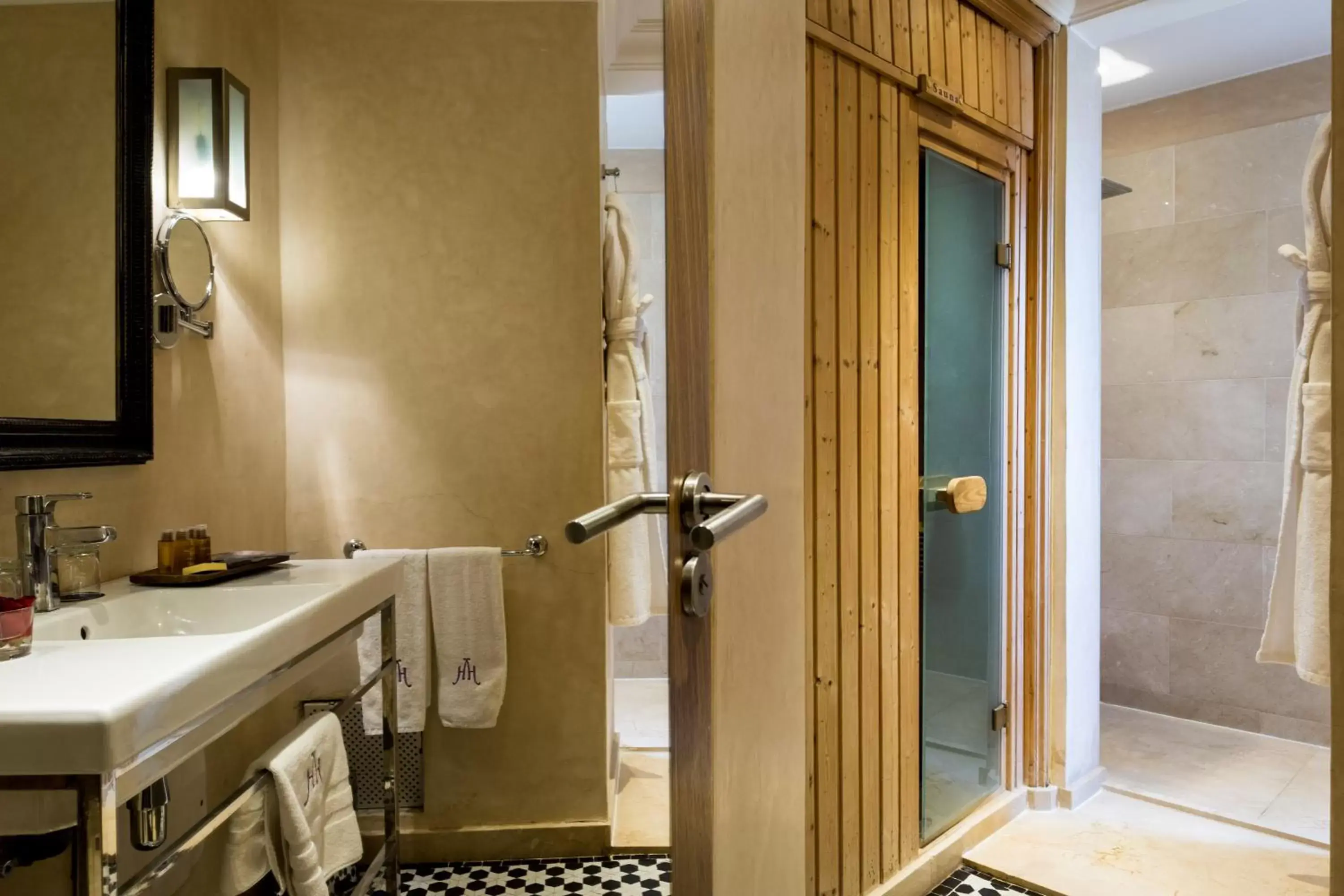 Bedroom, Bathroom in Hivernage Hotel & Spa