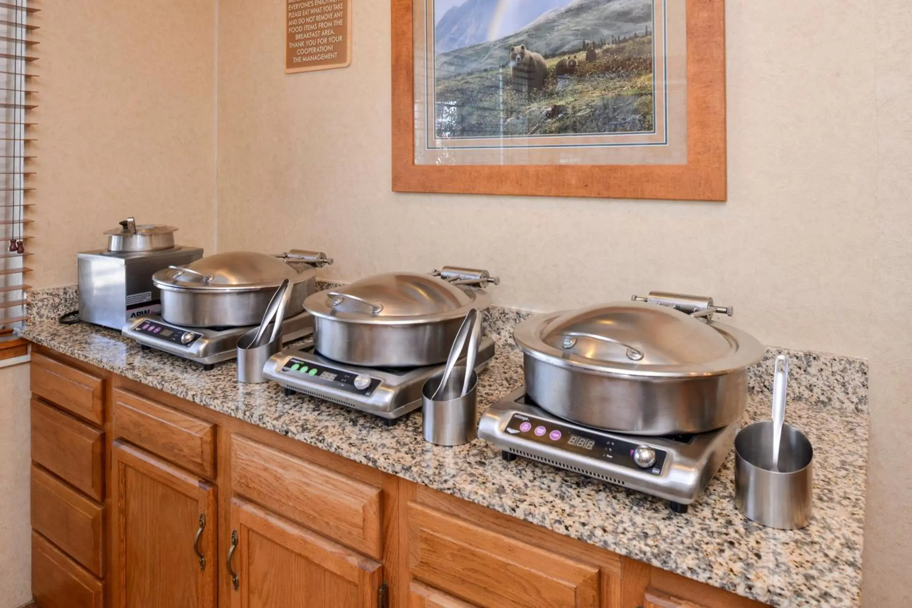 Restaurant/places to eat, Kitchen/Kitchenette in Best Western Pinedale Inn
