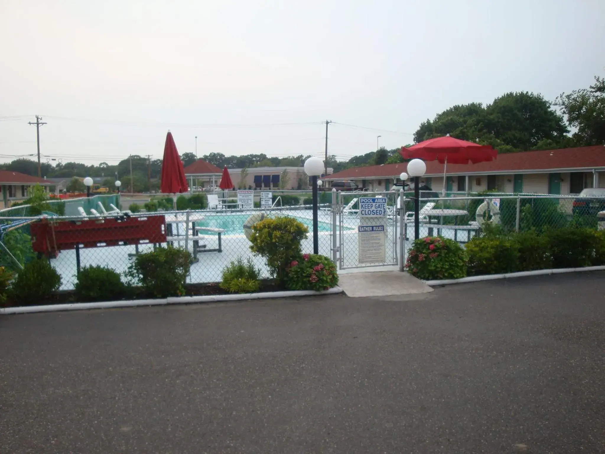 Swimming pool in Economy Motel Inn and Suites Somers Point