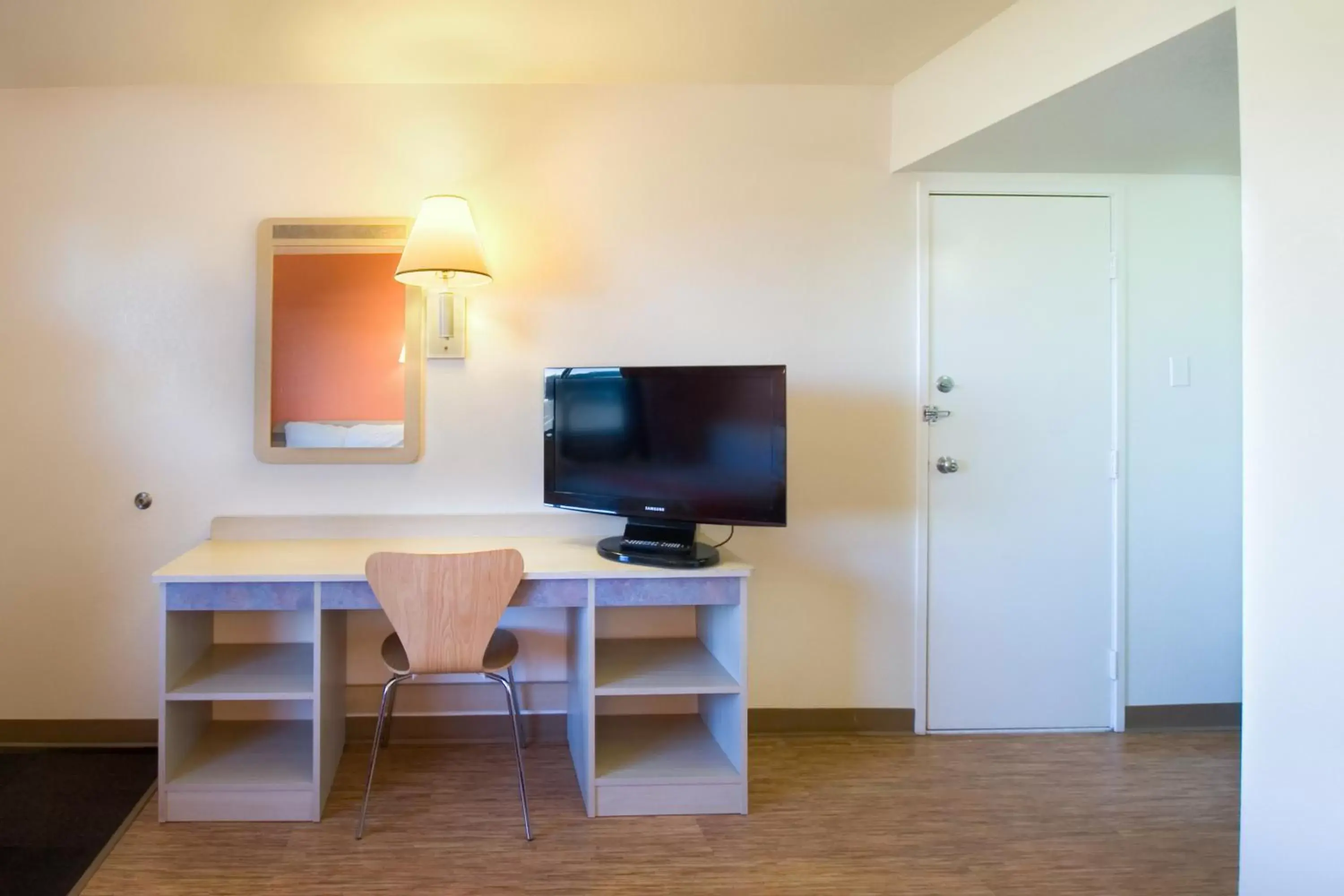 Bedroom, TV/Entertainment Center in Motel 6-Pendleton, OR