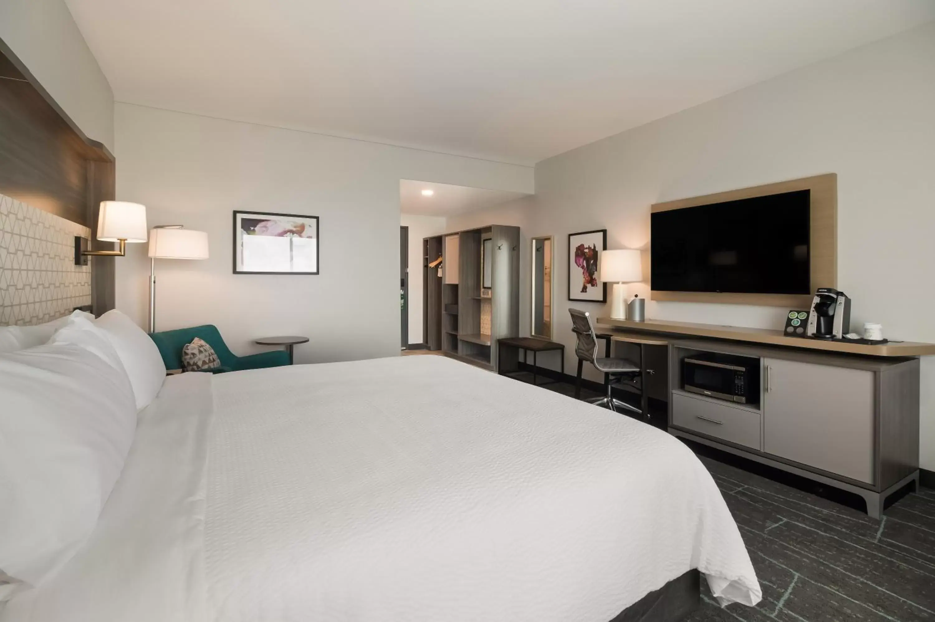 Bed, TV/Entertainment Center in avid hotels - Mt Juliet Nashville Area, an IHG Hotel
