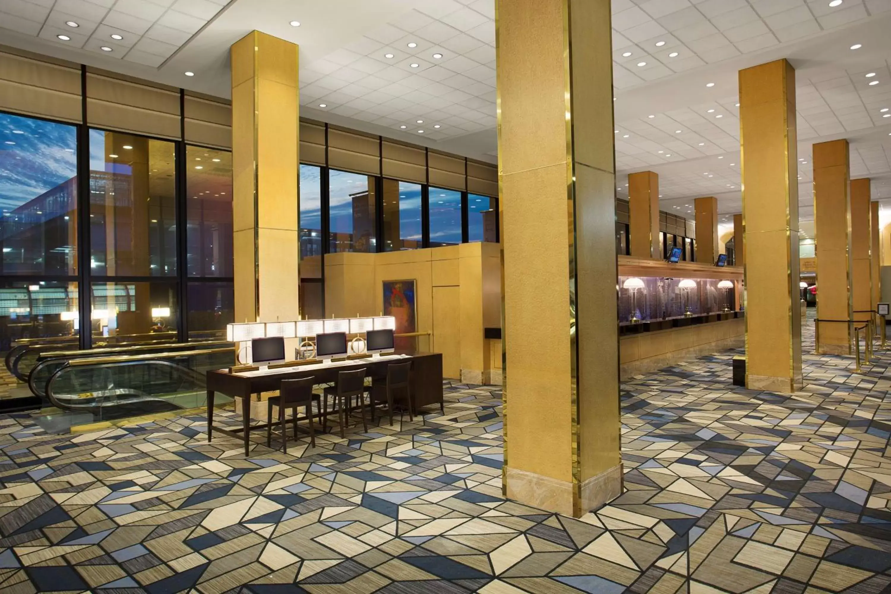 Lobby or reception in Hilton Chicago O'Hare Airport