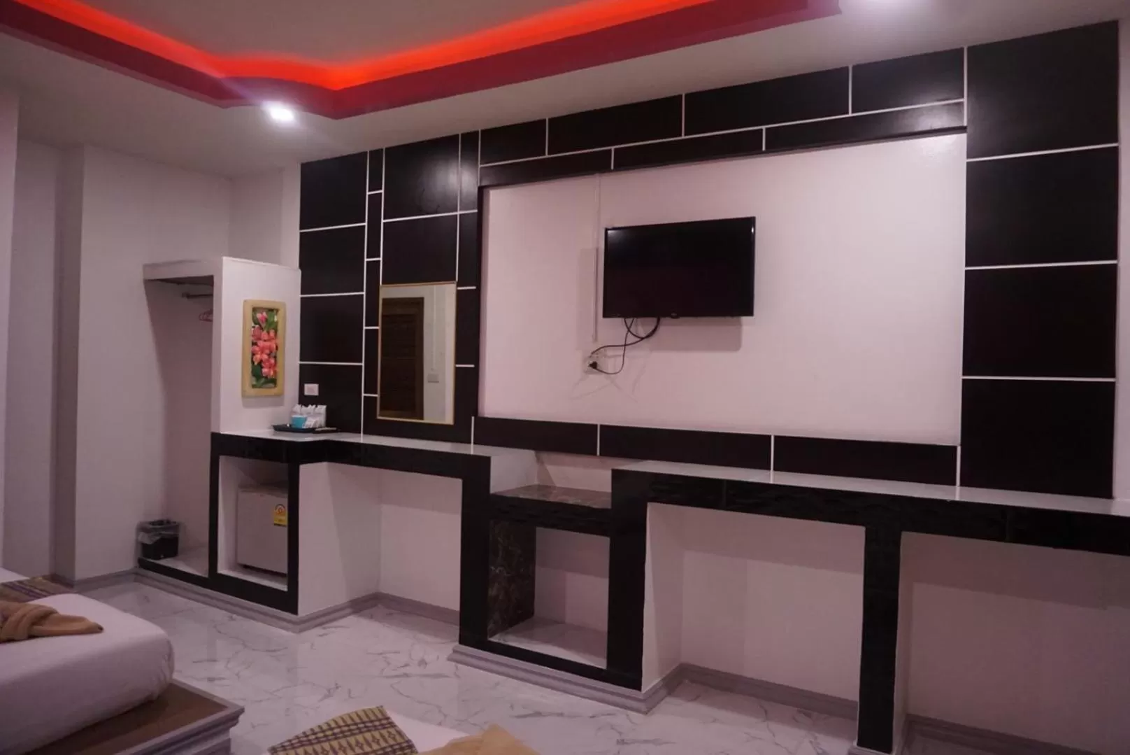 TV and multimedia in Lanta Emerald Bungalow