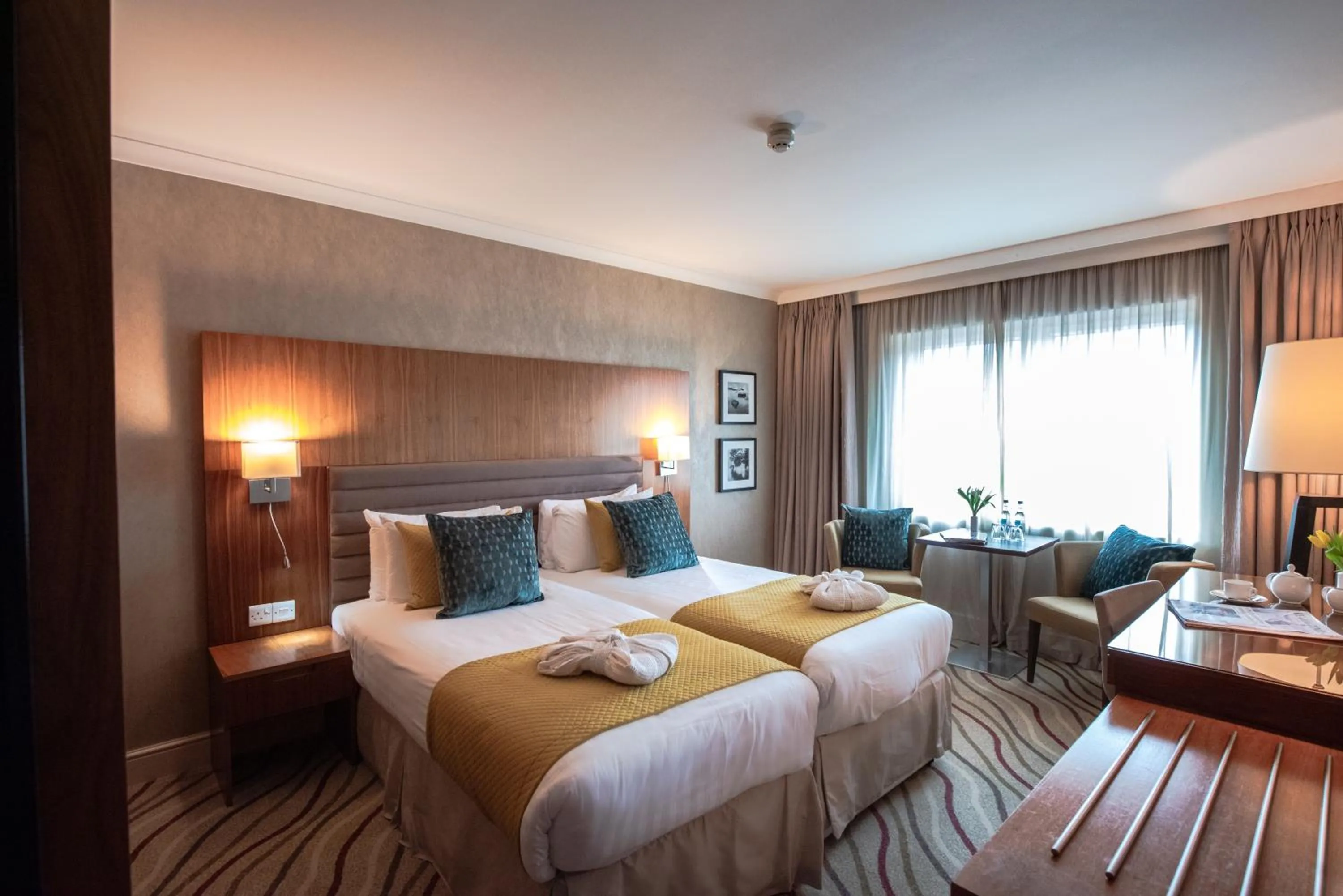 Bed in Lakeside Park Hotel & Spa