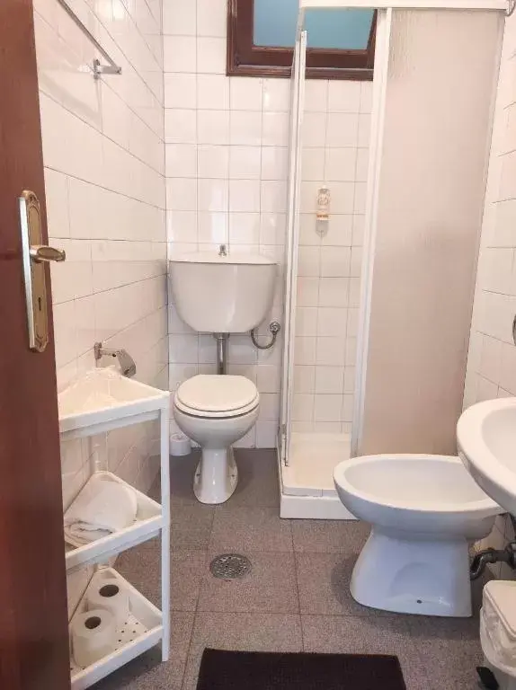 Bathroom in Alojamento Local Tamega
