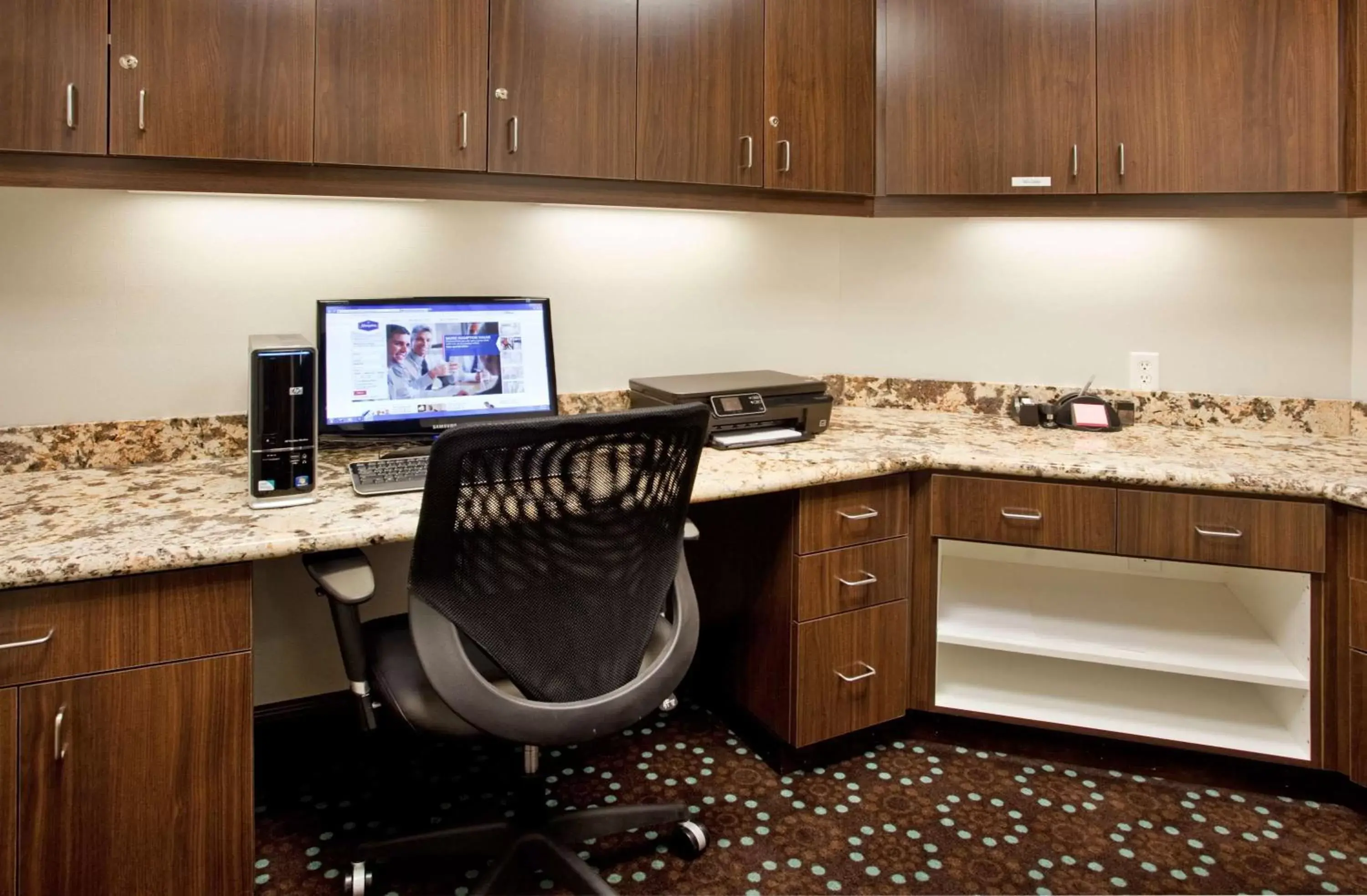 Business facilities in Hampton Inn and Suites St. Cloud