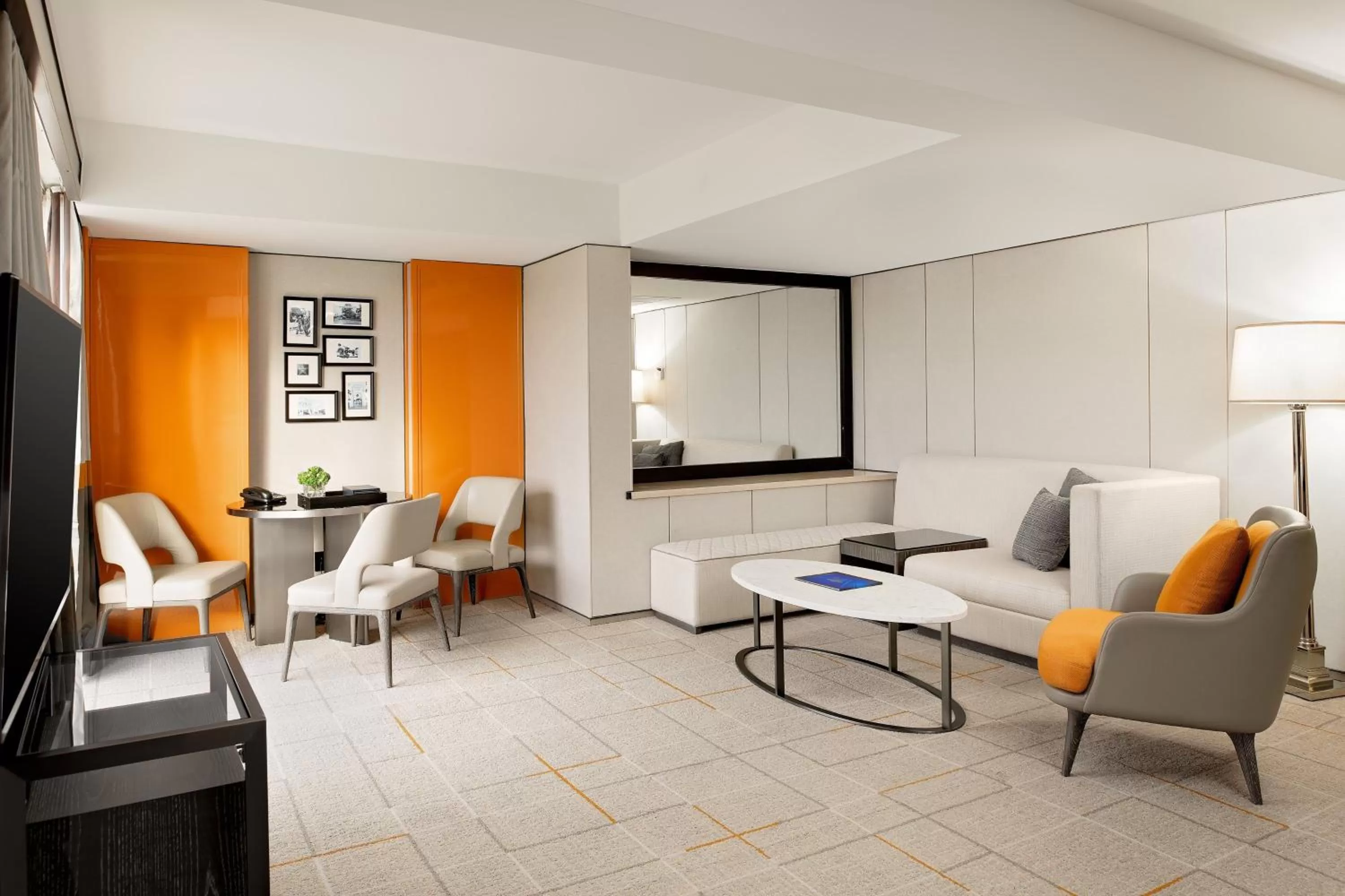 Photo of the whole room in Sheraton Universal