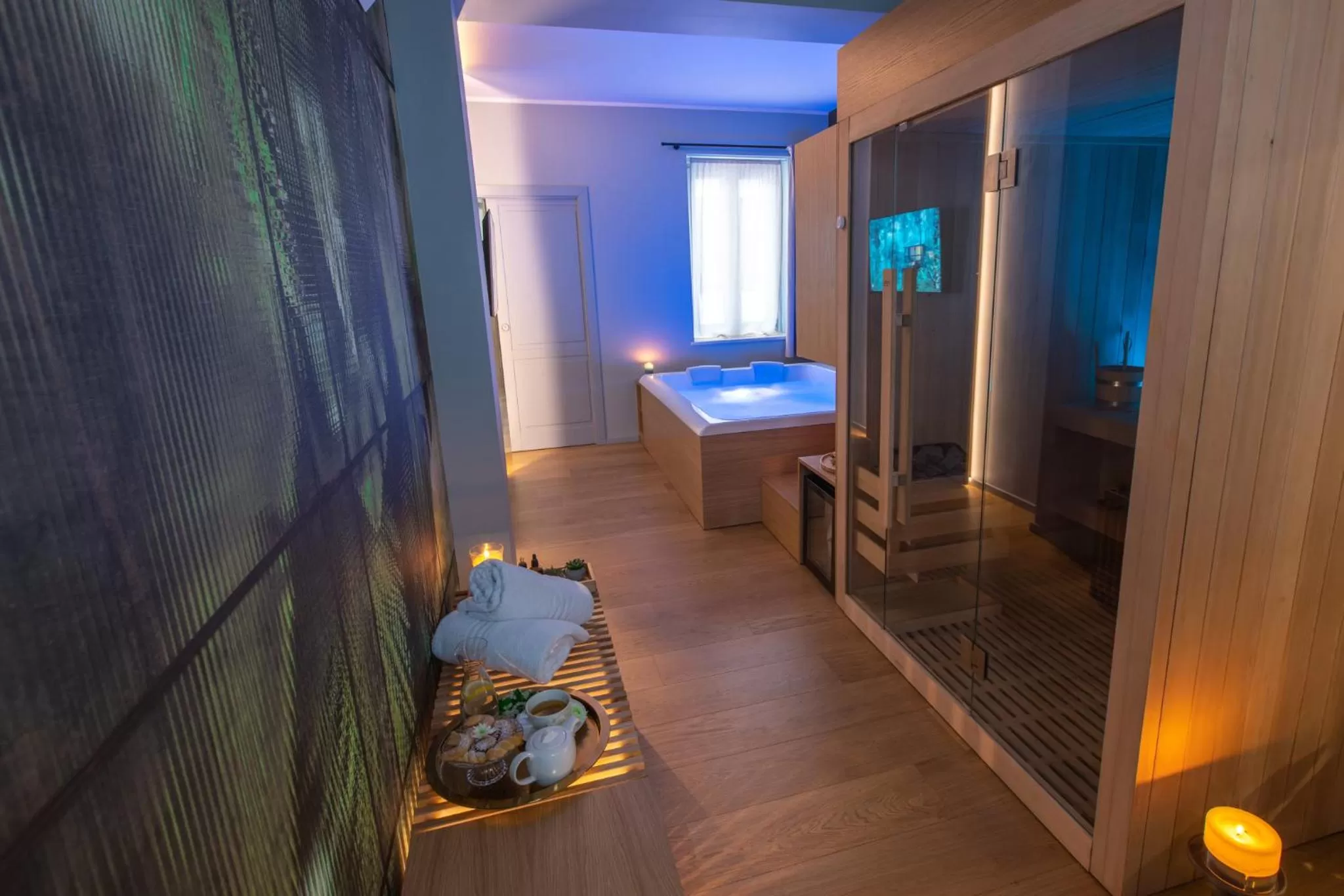 Hot Tub, Bed in Archè Design Rooms and Suites