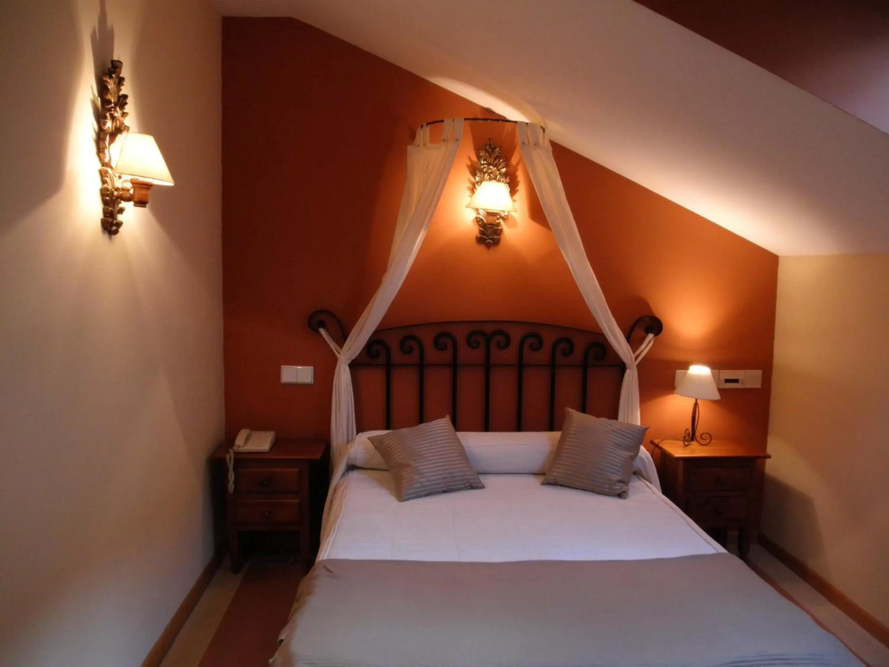 Photo of the whole room, Bed in Hotel Arco San Vicente