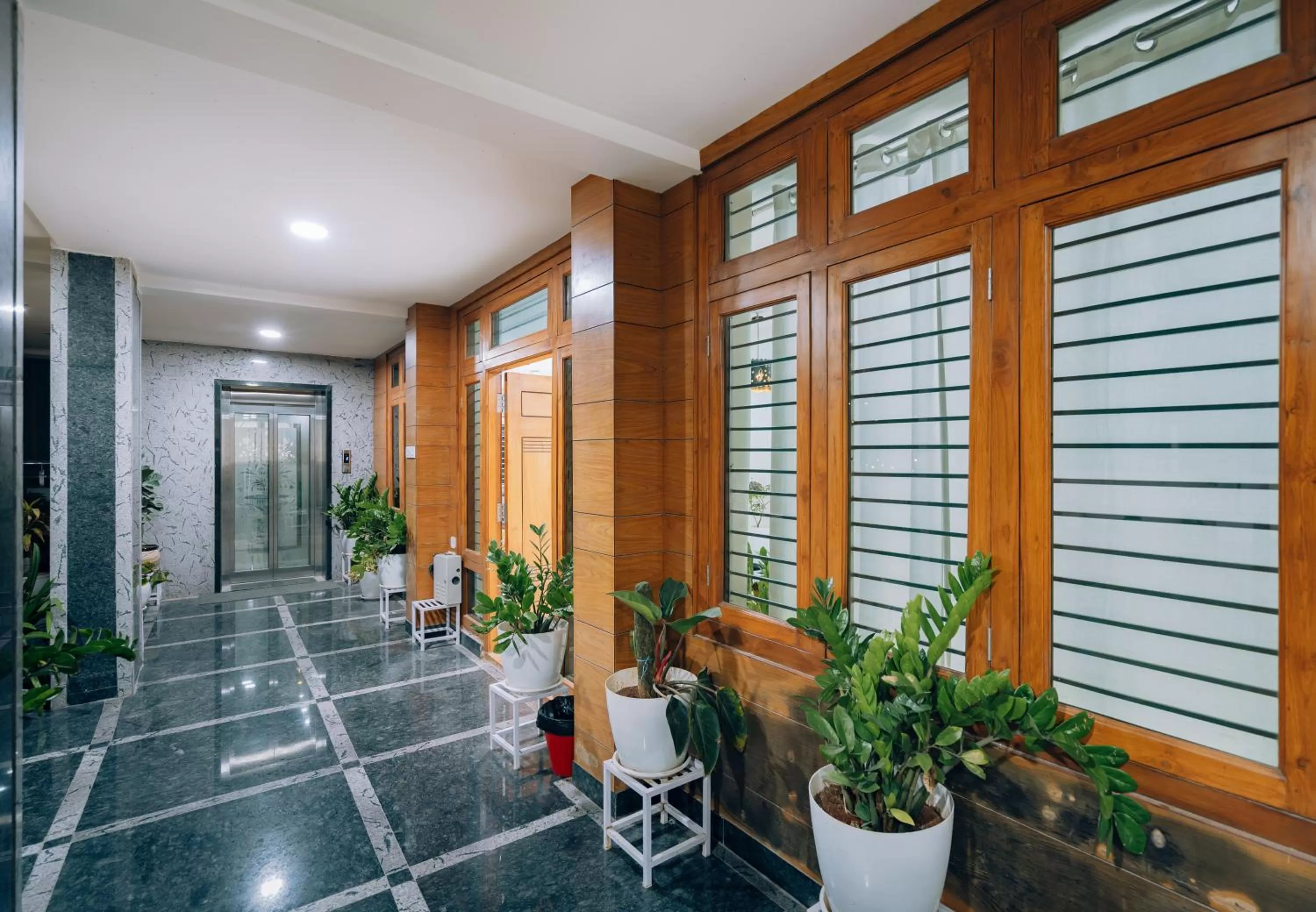 Lobby or reception in Hotel Voila Atnest Suites Kokapet, Business Hotel