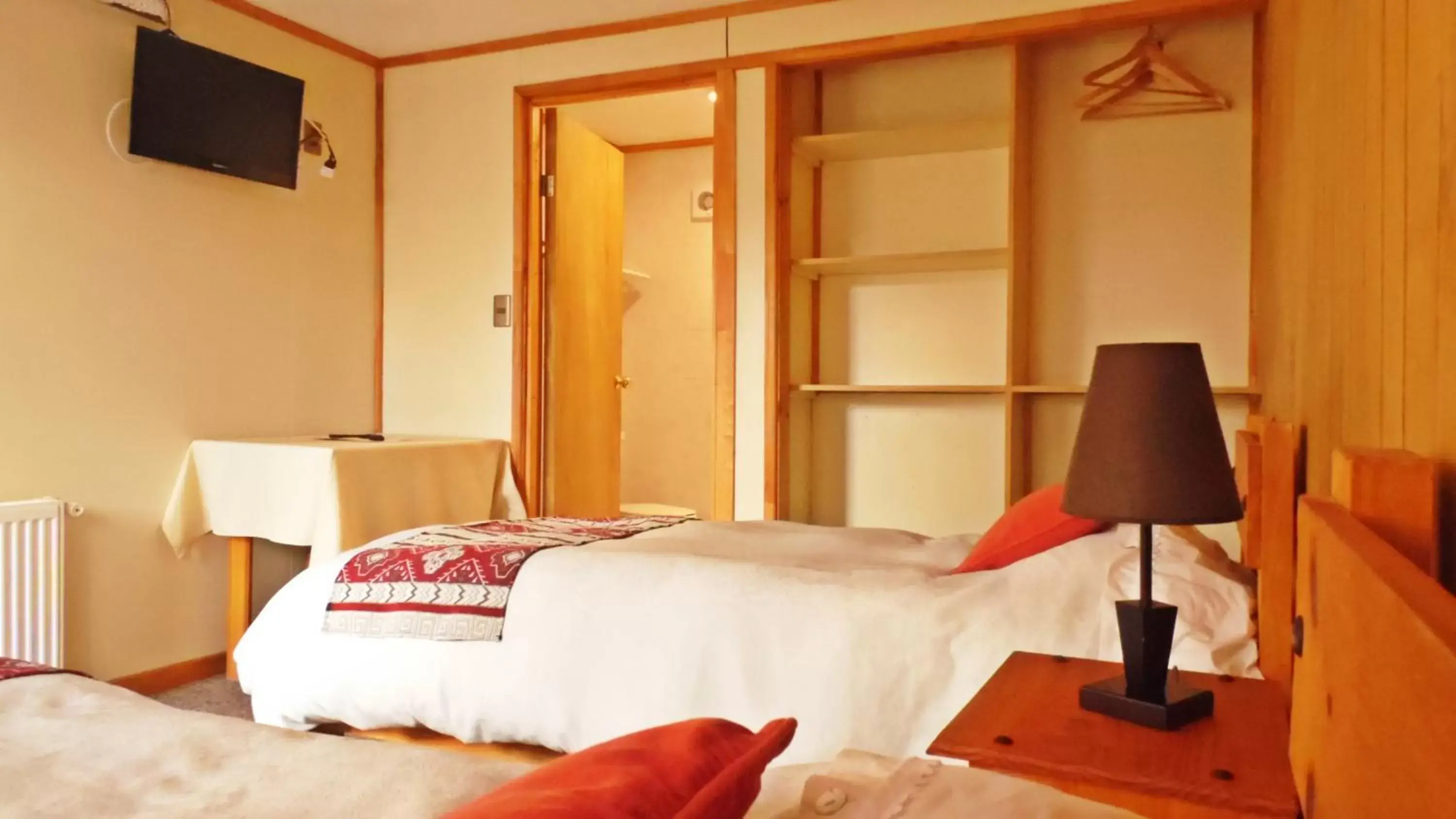 Twin Room in Big Bang Patagonia - Traveler Assistance Twin Room in Big Bang Patagonia - Traveler Assistance