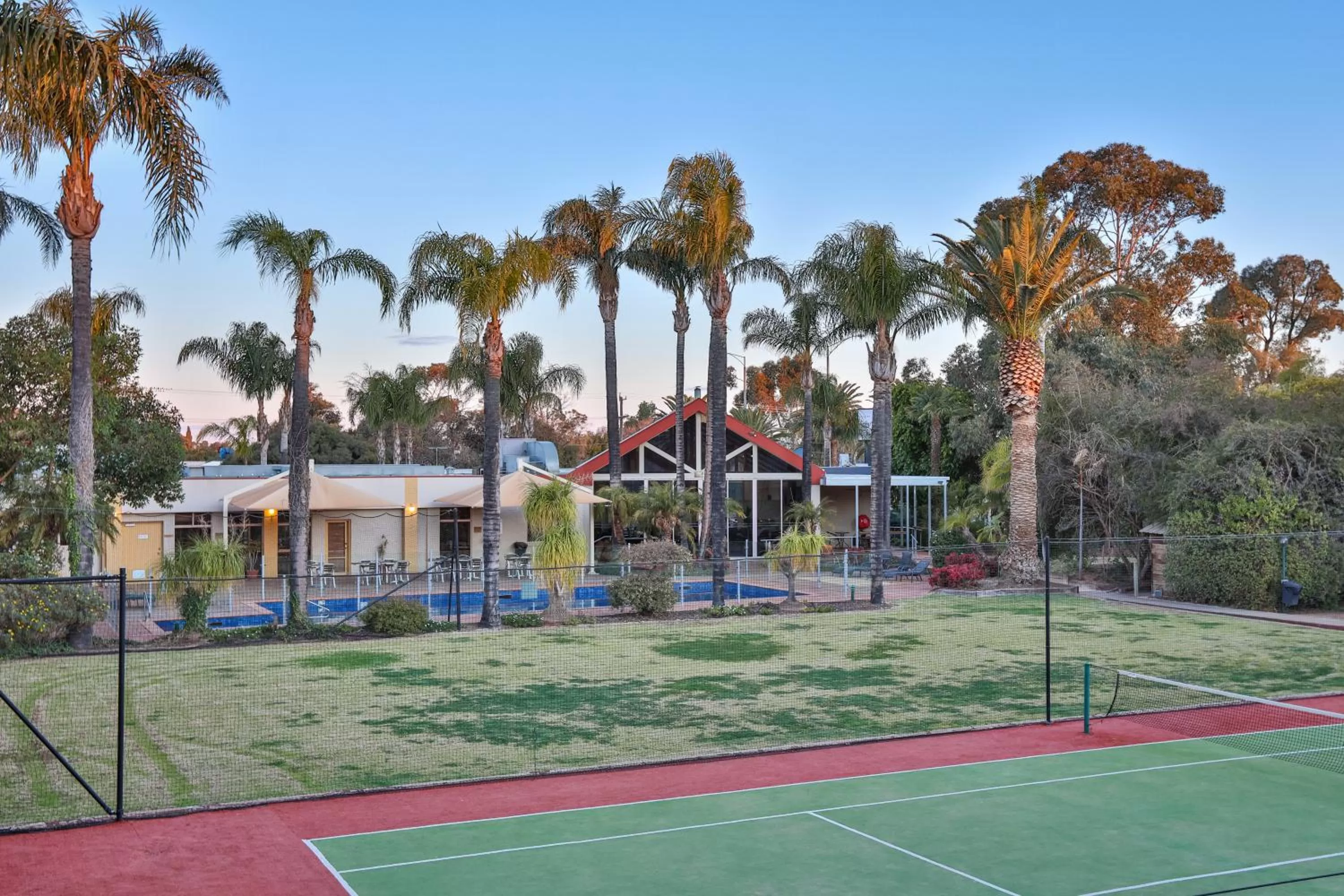 Tennis court in Mildura Inlander Resort