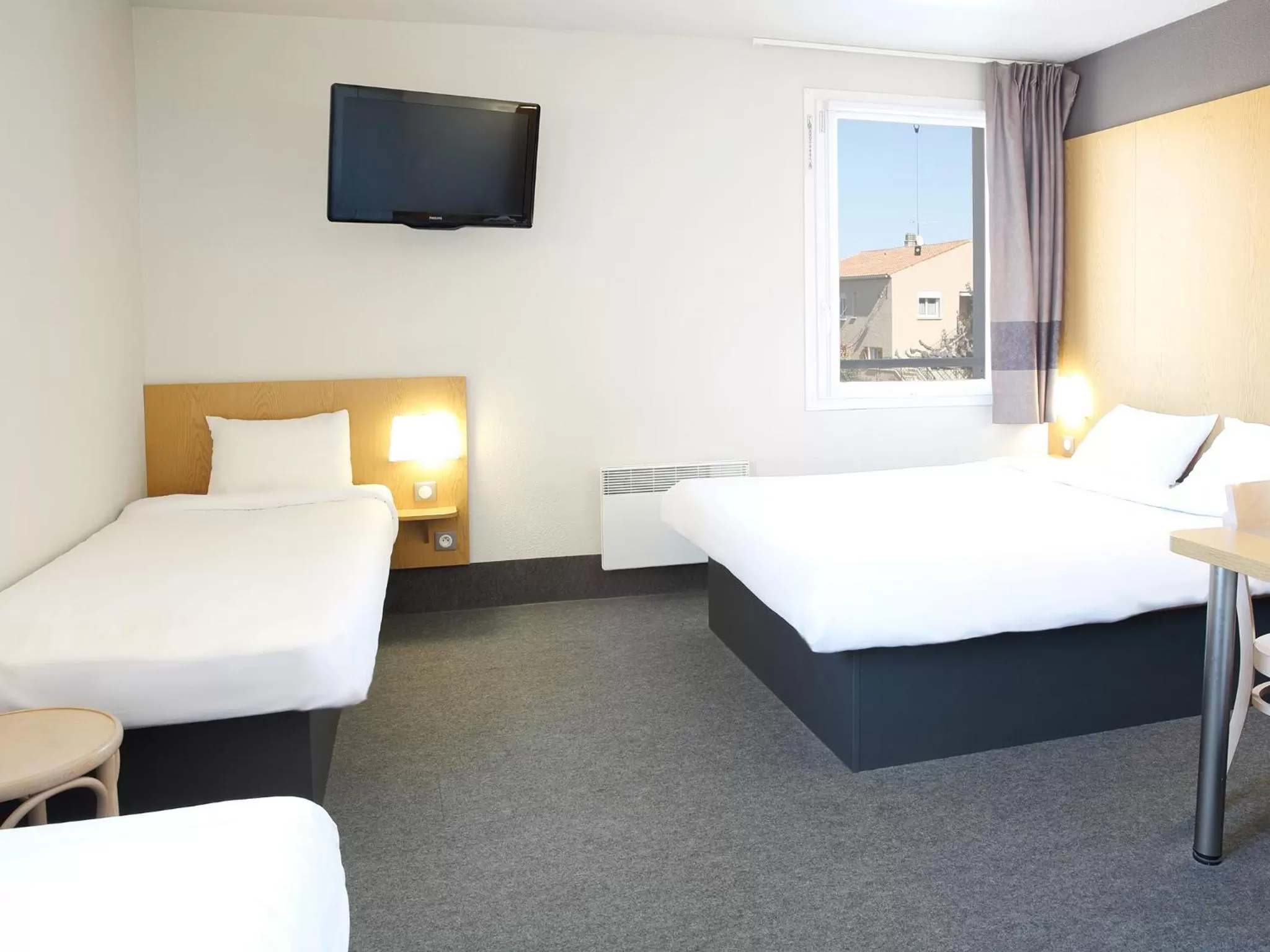 Bed in B&B HOTEL Marseille Aéroport Saint-Victoret