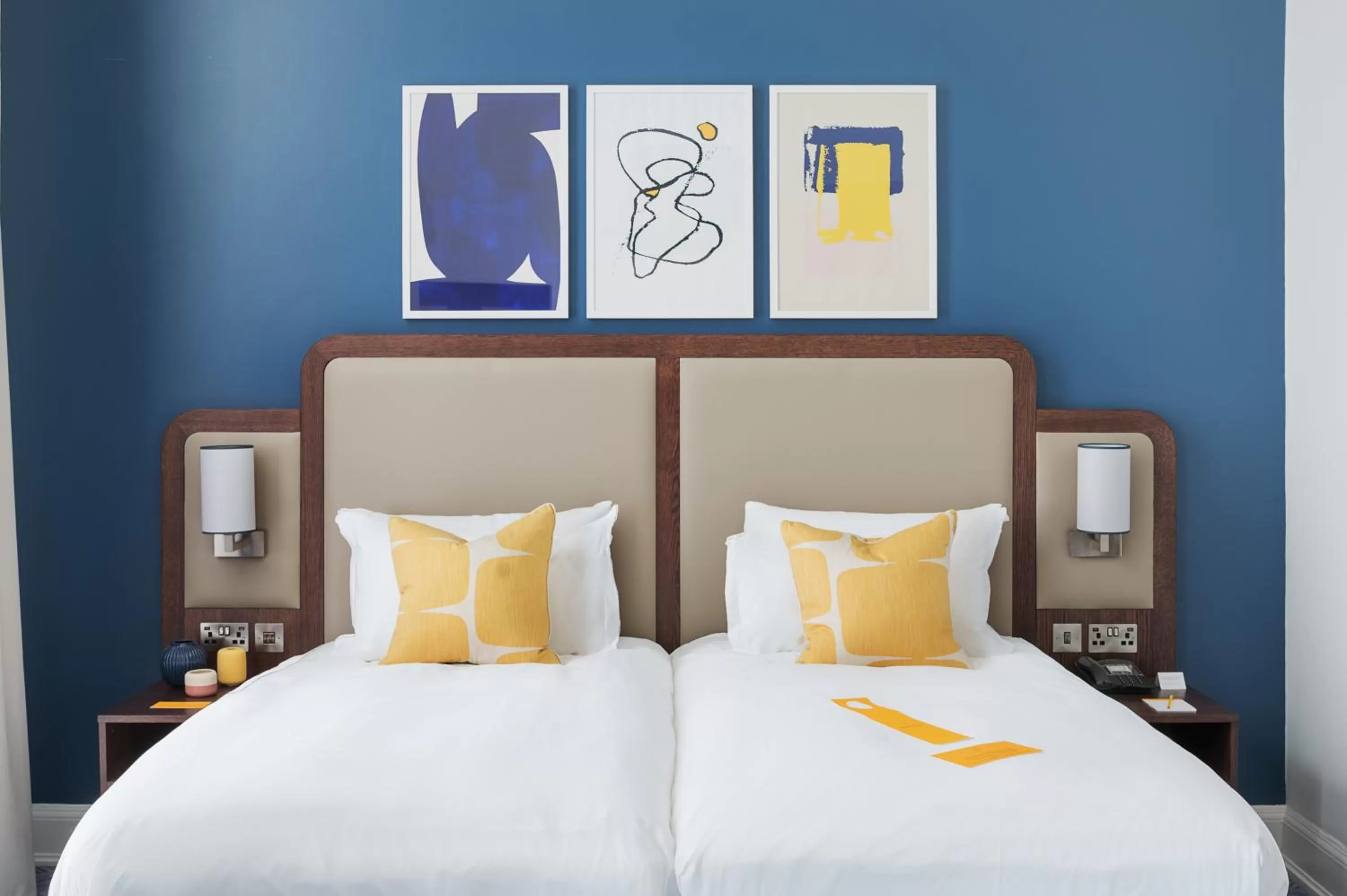 Bed in voco Grand Central Glasgow by IHG