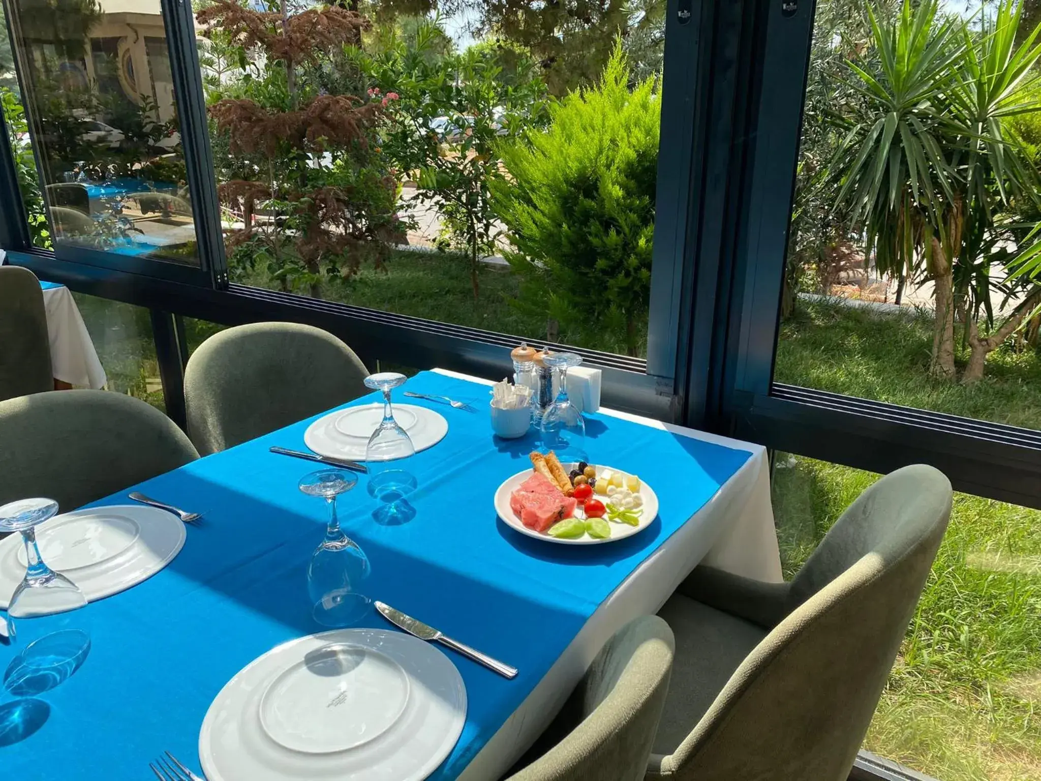 Restaurant/Places to Eat in Zeynel Hotel