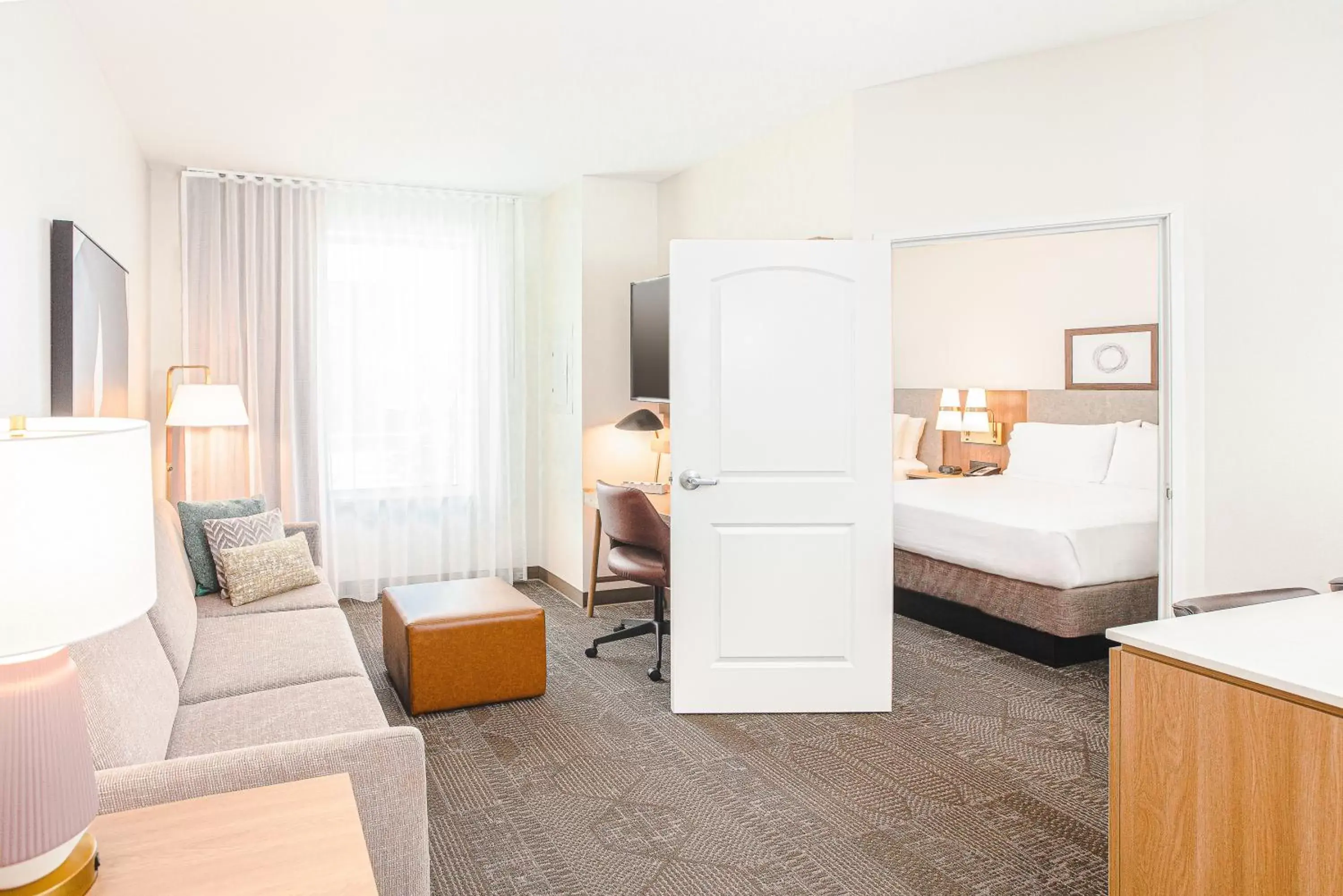 Living room, Seating Area in Staybridge Suites - Nashville - Vanderbilt, an IHG Hotel