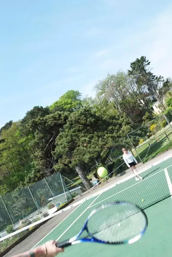 Tennis court in The Osborne Hotel