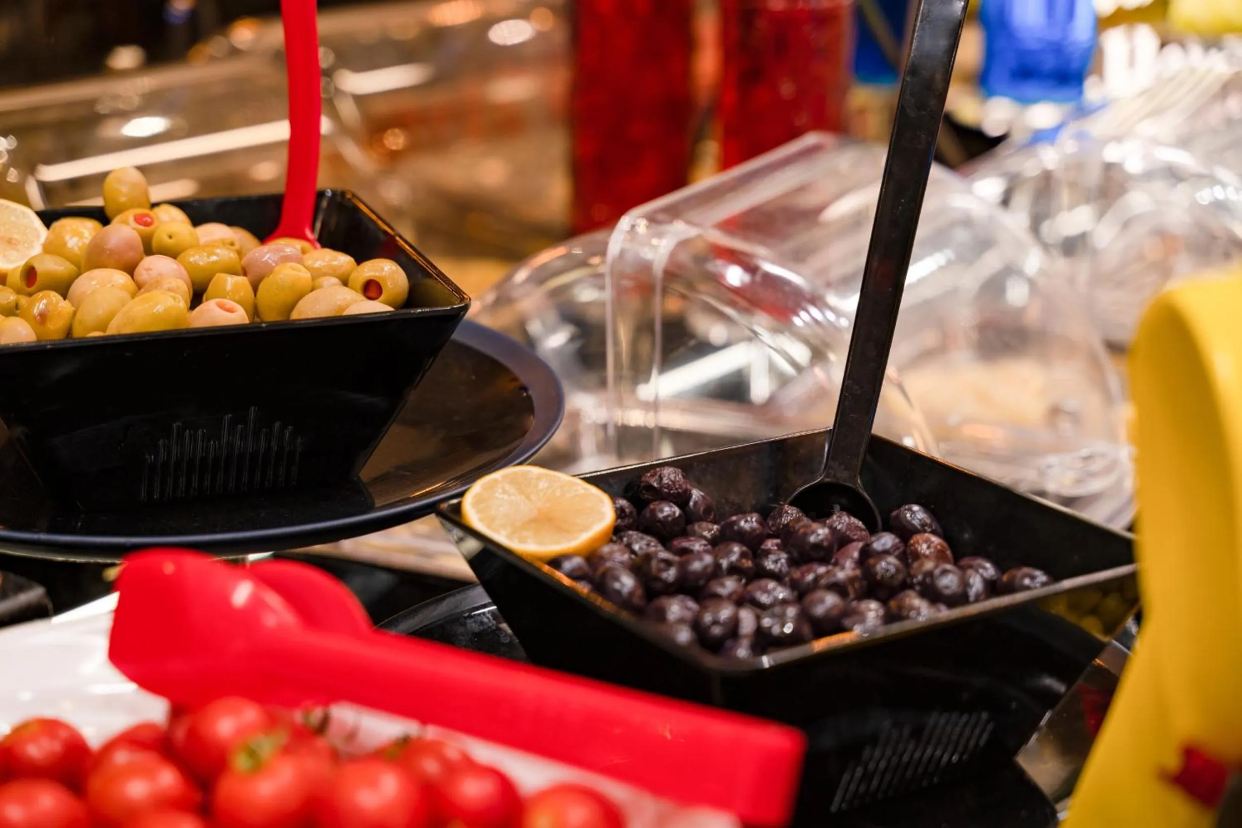 Food and drinks in Best Western Premier Hidden Hills Hotel