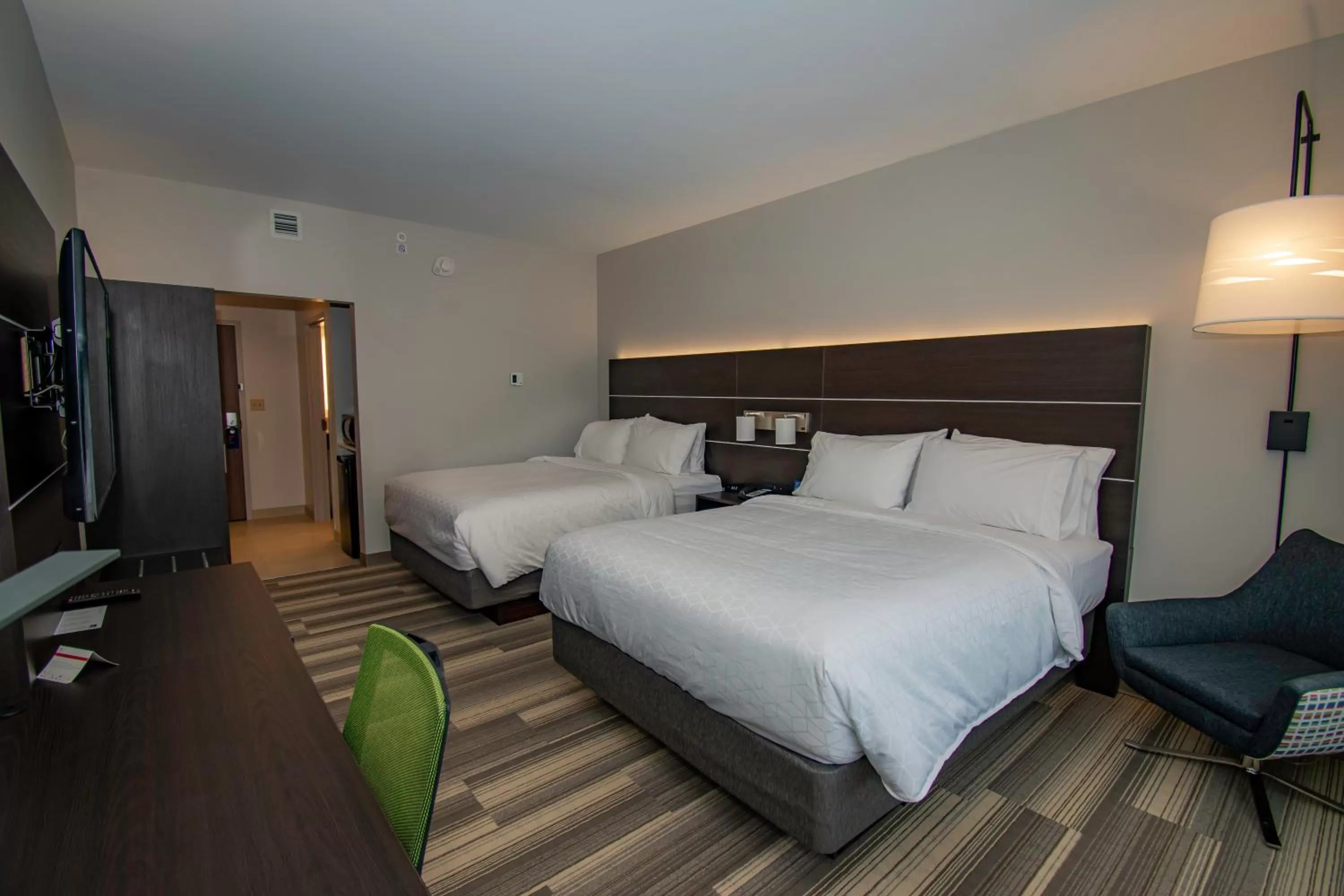Photo of the whole room, Bed in Holiday Inn Express & Suites Tonawanda - Buffalo Area by IHG