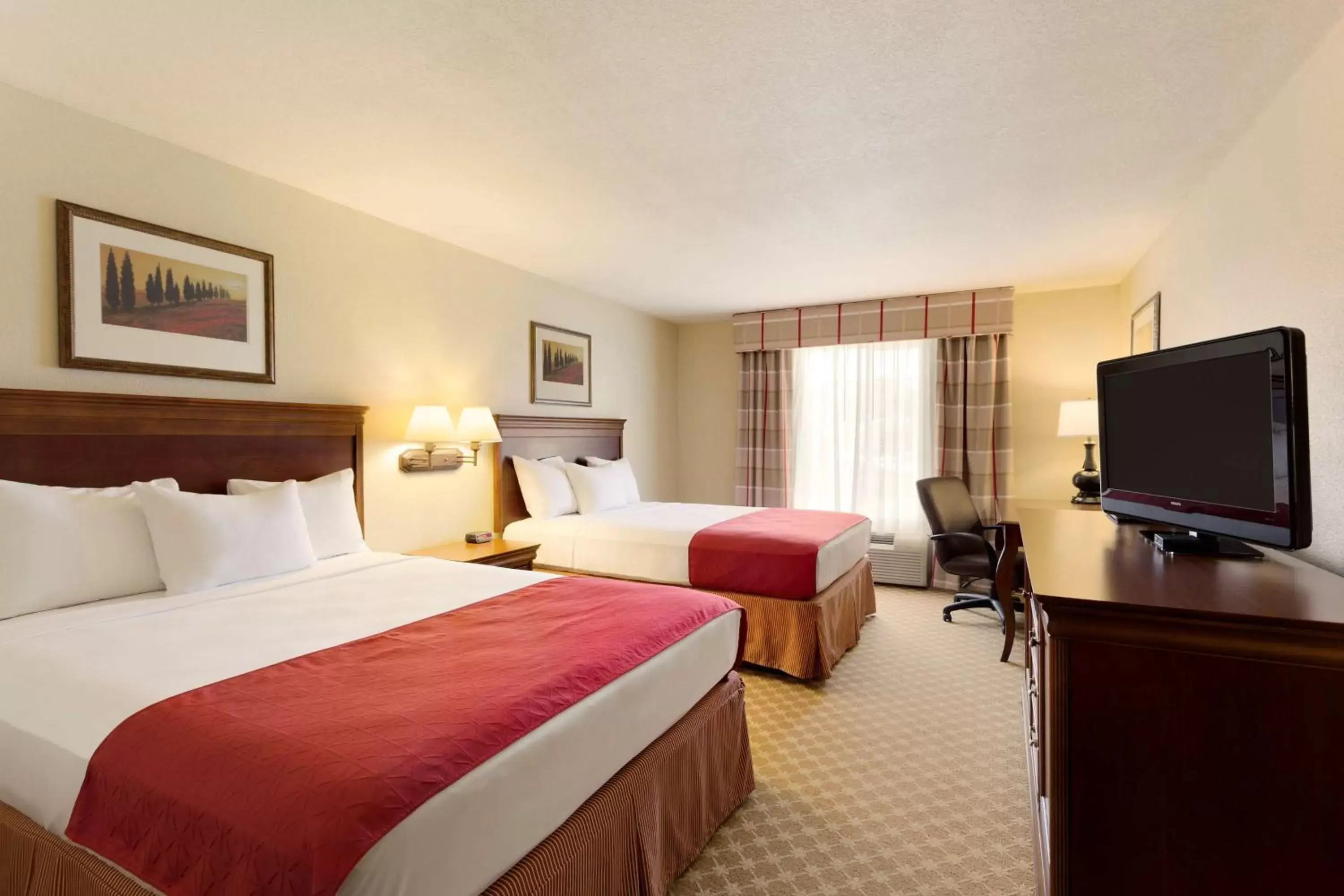 Photo of the whole room, Bed in Country Inn & Suites by Radisson, Nevada, MO