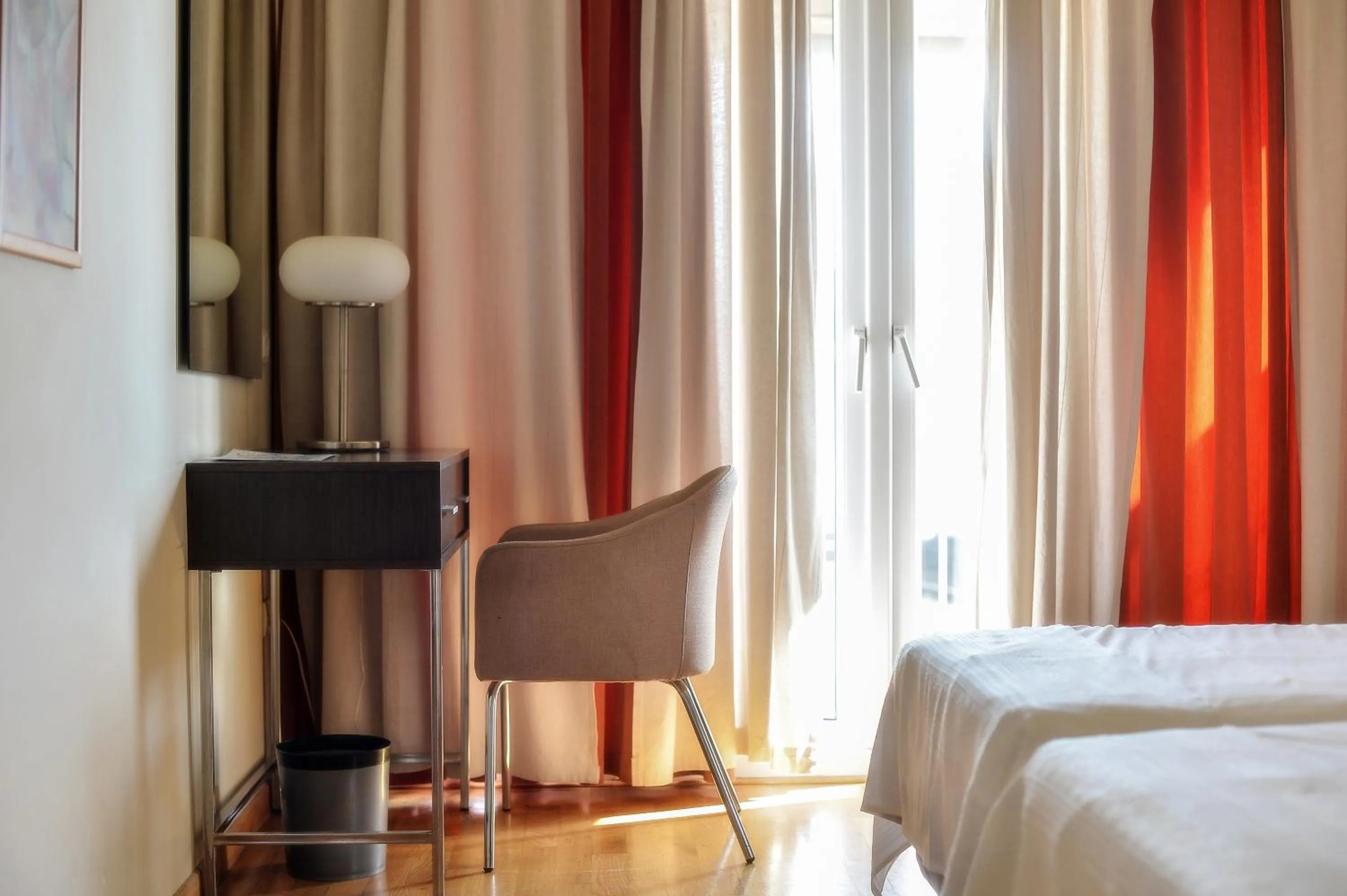 Seating area, Bed in Astoria Hotel Thessaloniki