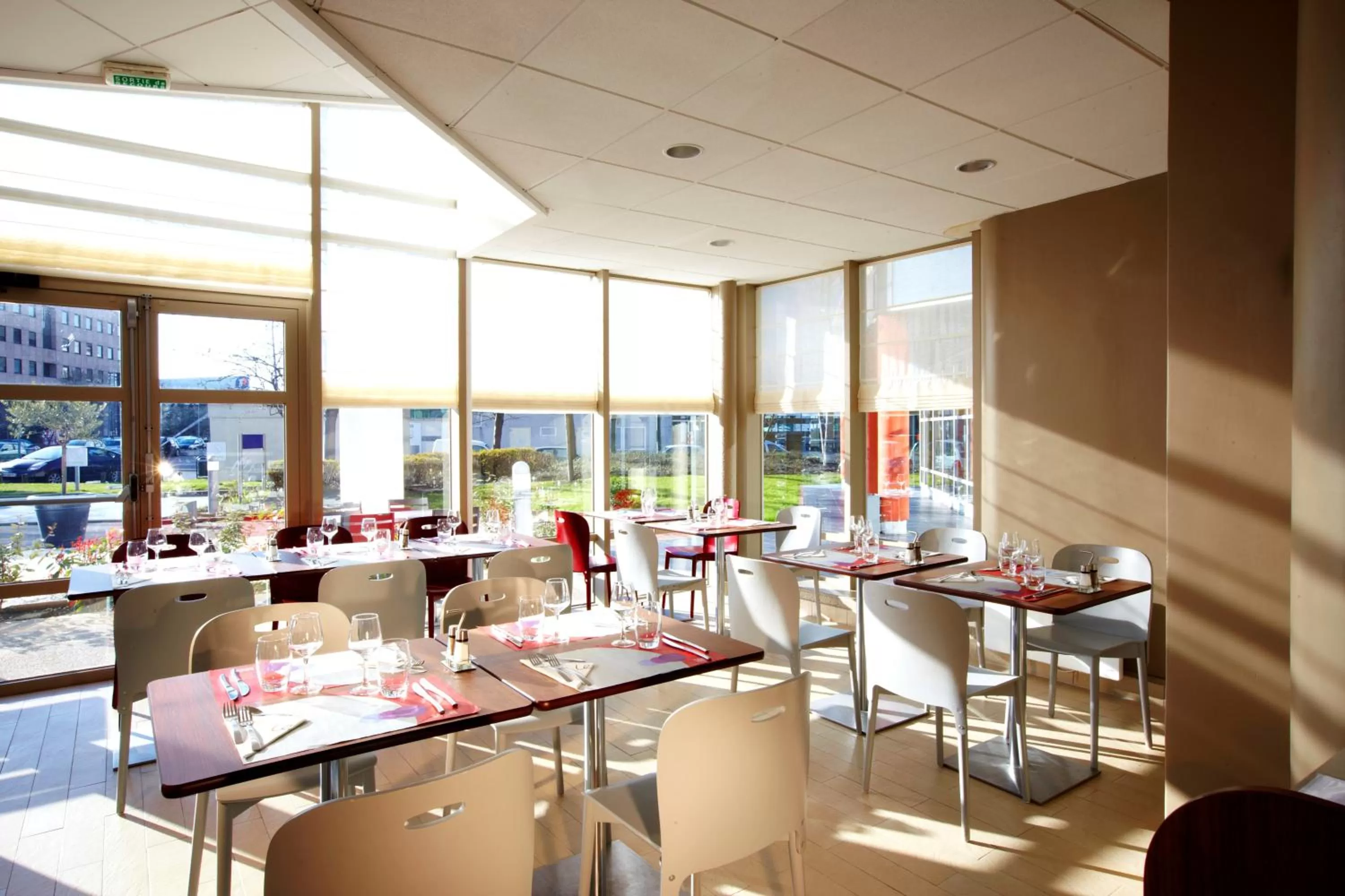 Restaurant/places to eat in Campanile Paris Ouest - Gennevilliers Barbanniers