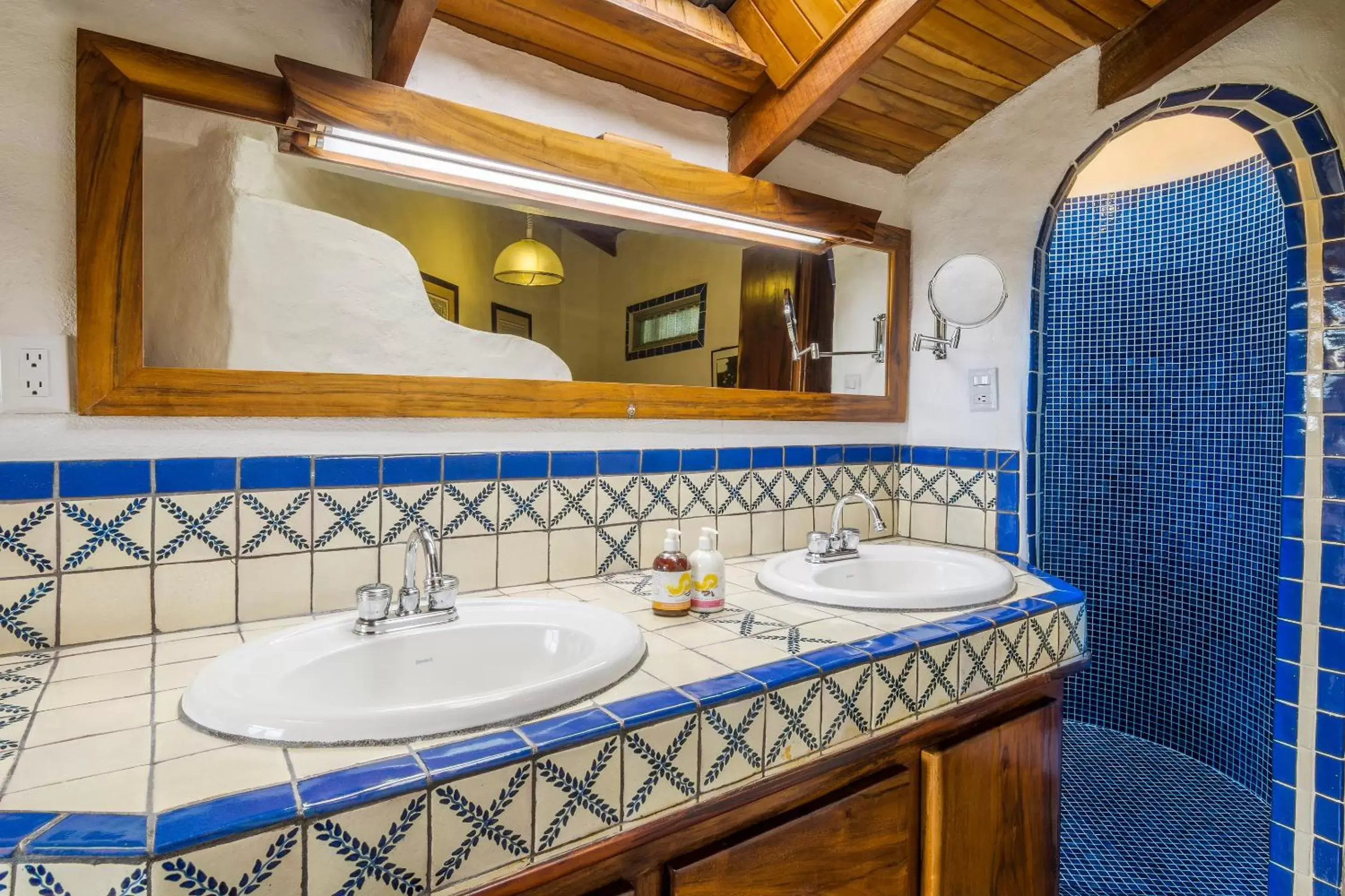 Bathroom in Finca Rosa Blanca Coffee Farm and Inn